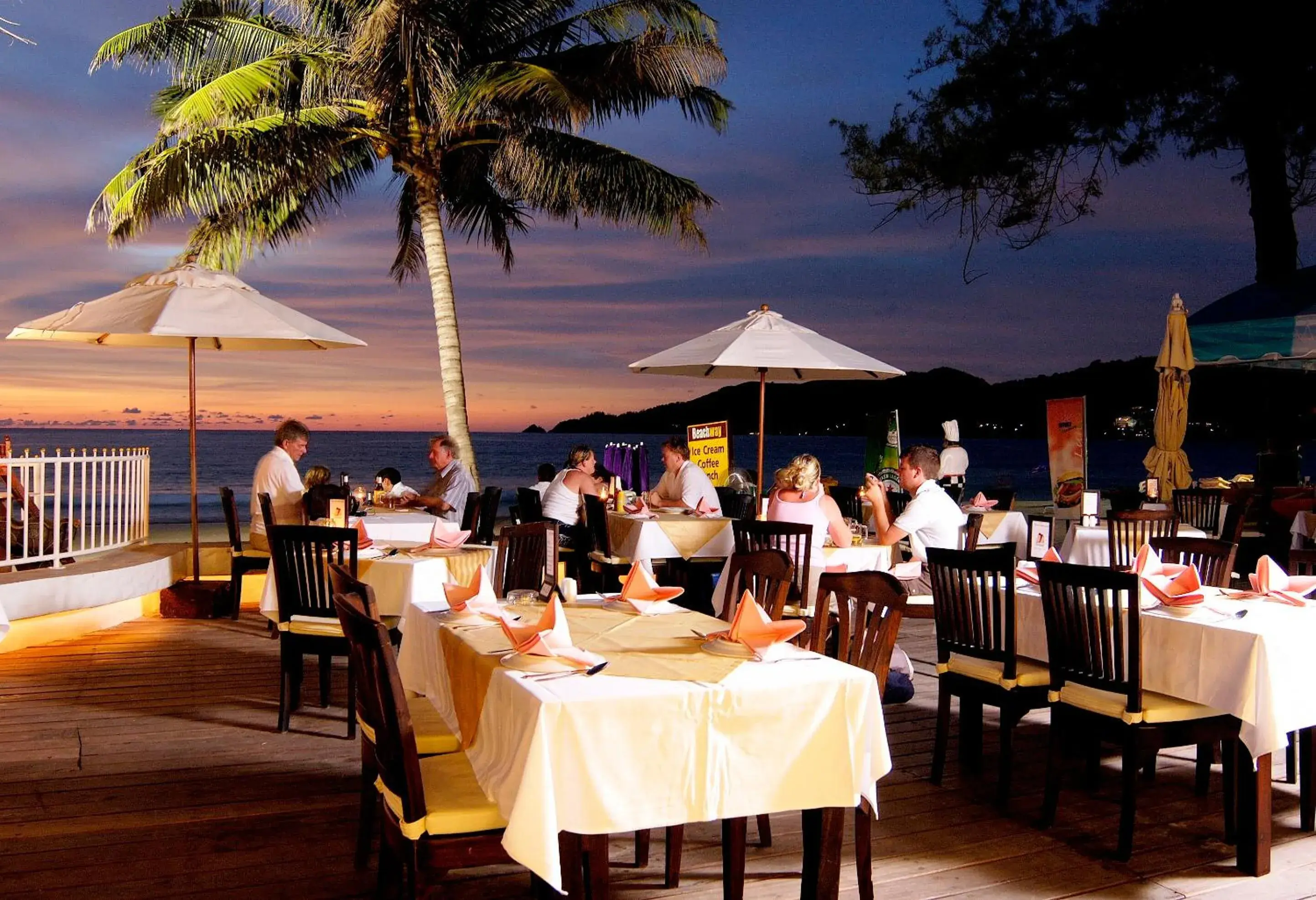 Restaurant/places to eat in Safari Beach Hotel Patong Restaurant/places to eat in Safari Beach Hotel Patong