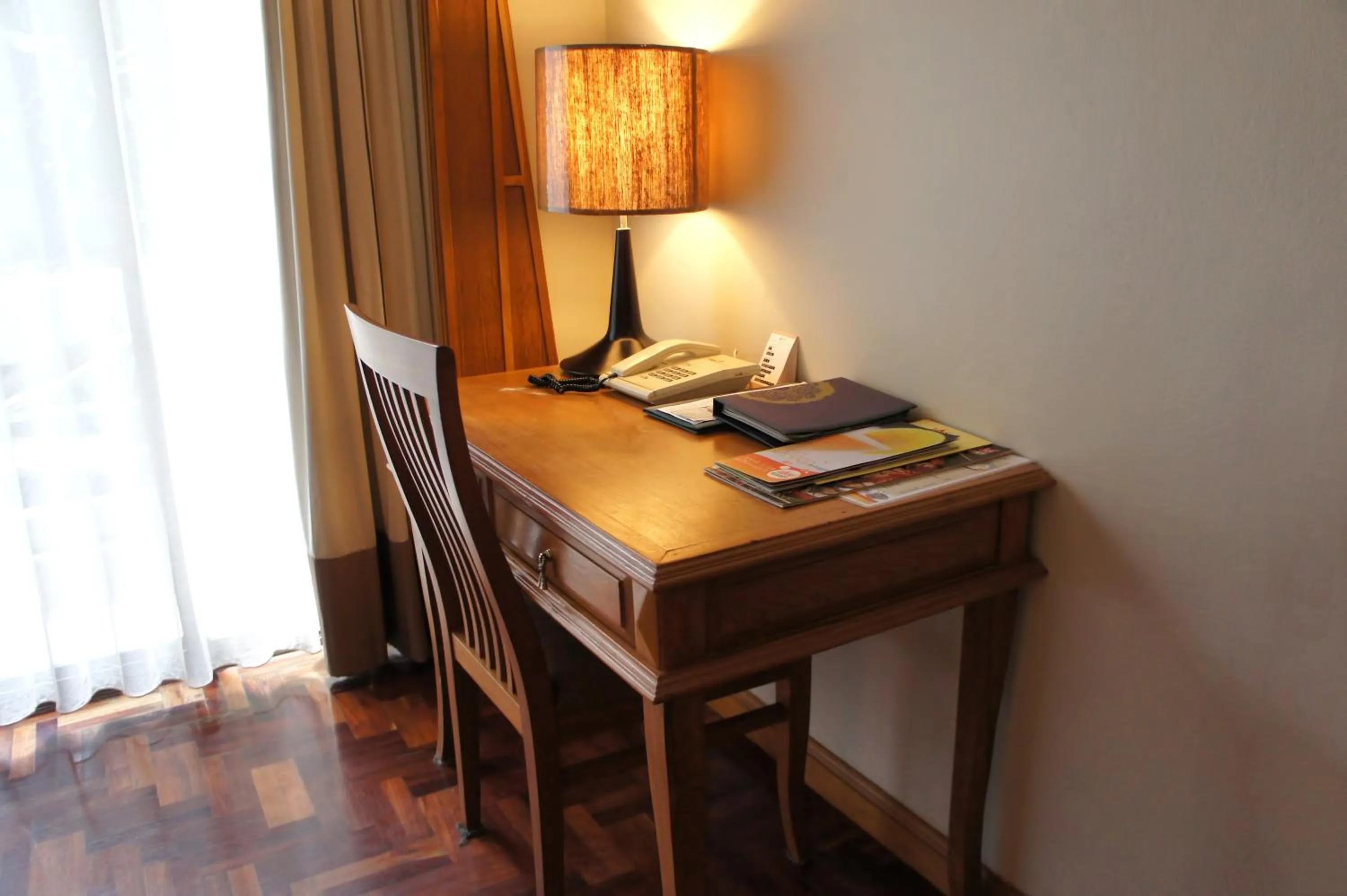 Seating area in Safari Beach Hotel Patong