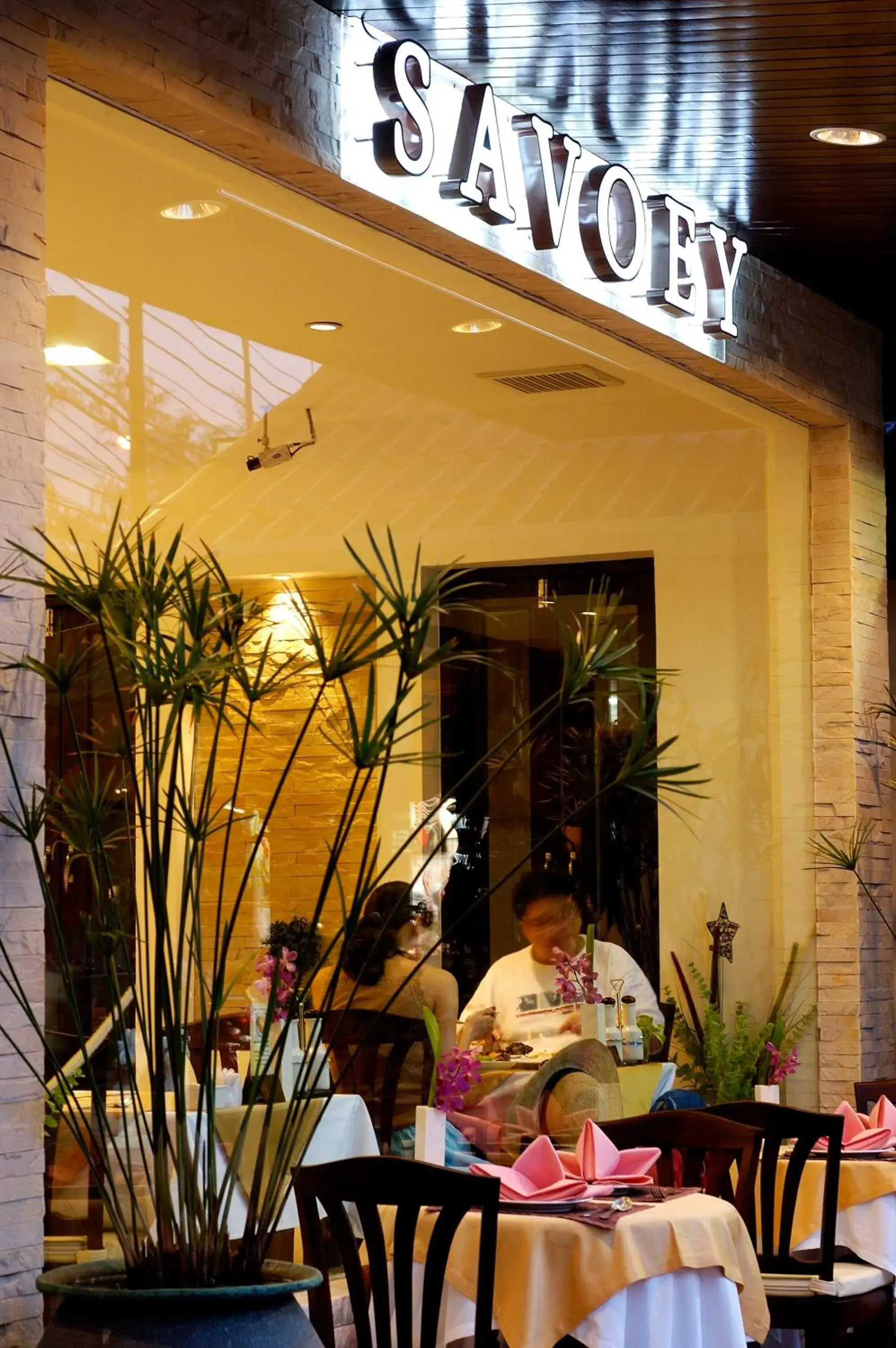 Restaurant/places to eat in Safari Beach Hotel Patong Restaurant/places to eat in Safari Beach Hotel Patong