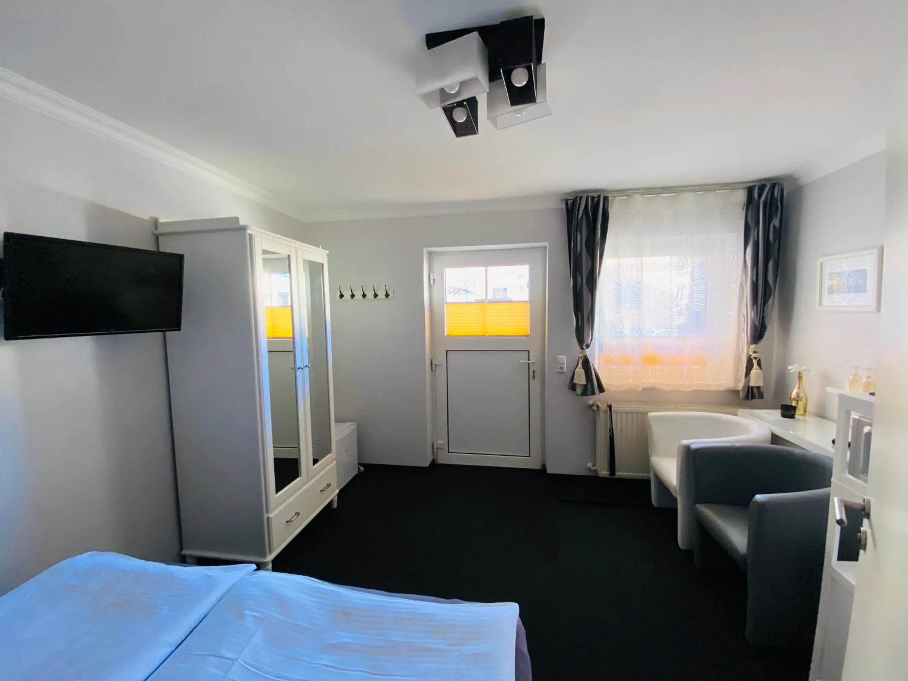 Photo of the whole room, Bed in Pension & Ferienwohnungen Schneidereit