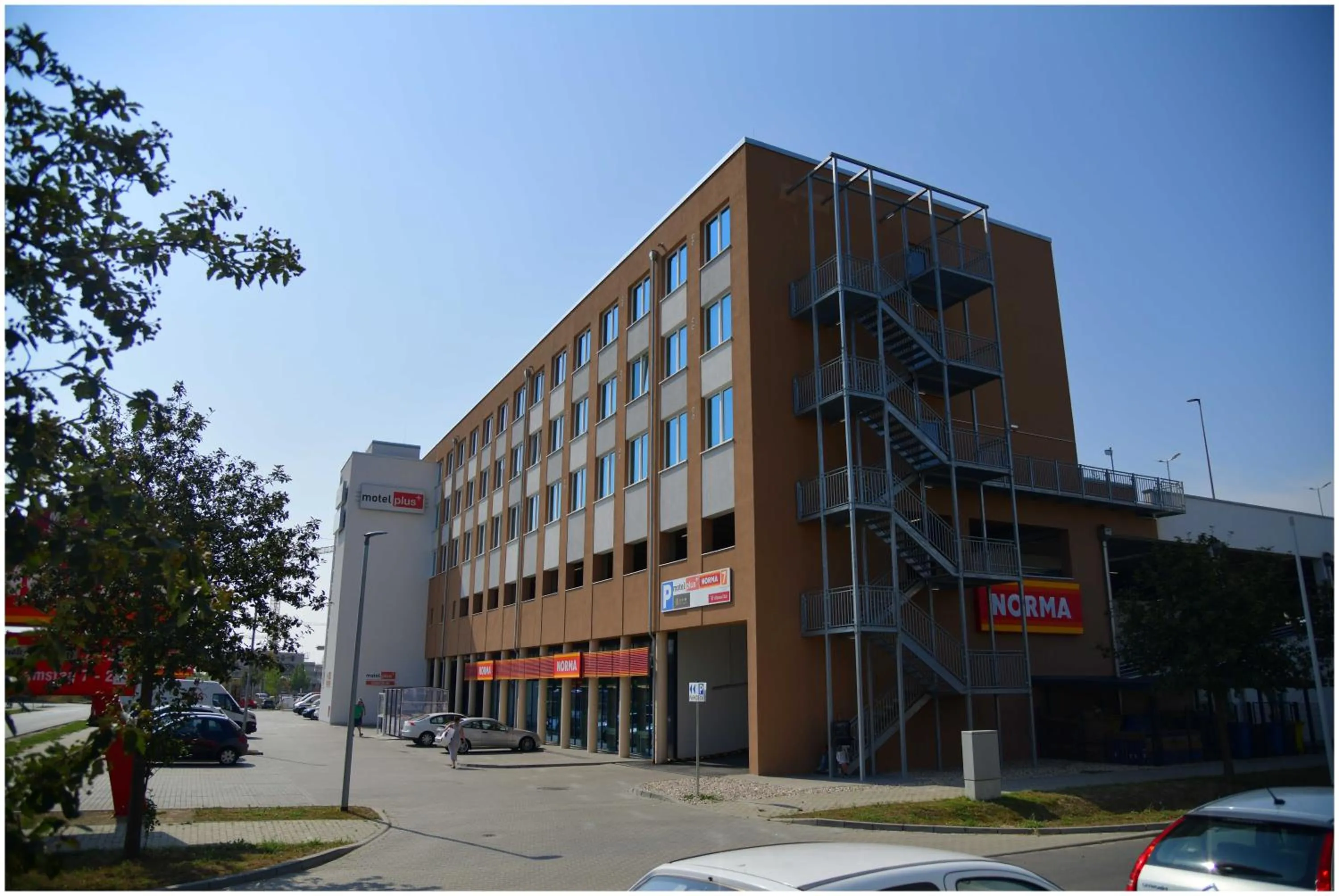 Property building in Motel Plus Schönefeld