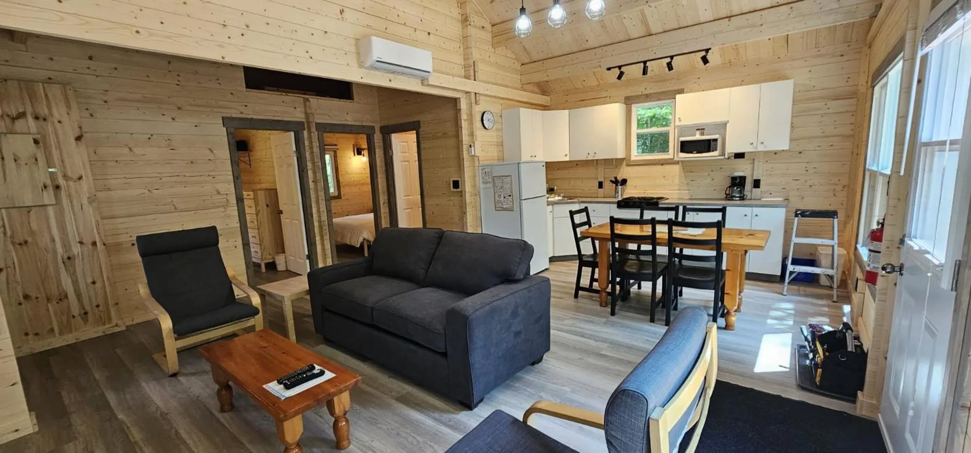 Kitchen or kitchenette in Parkway Cottage Resort and Trading Post