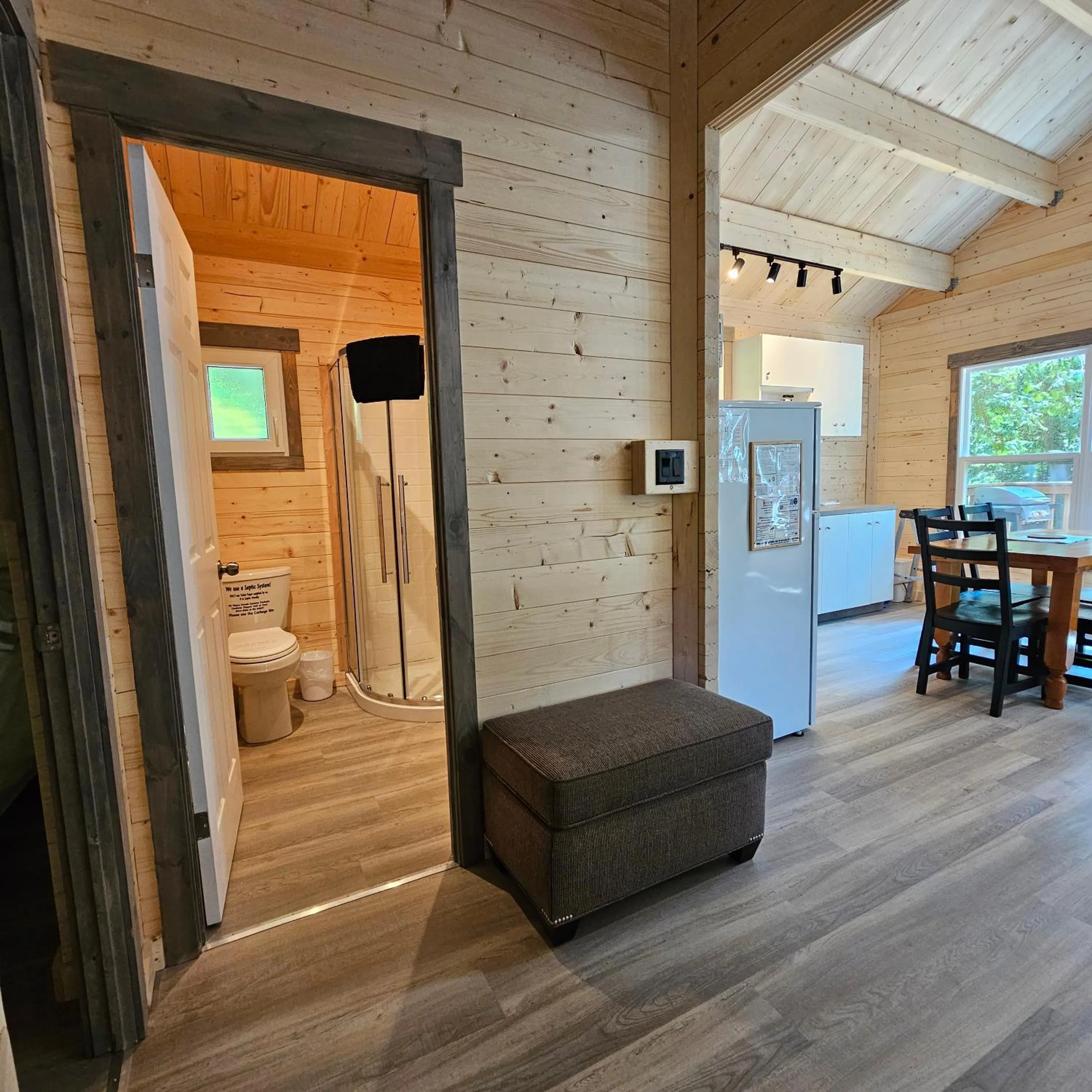 Bathroom in Parkway Cottage Resort and Trading Post