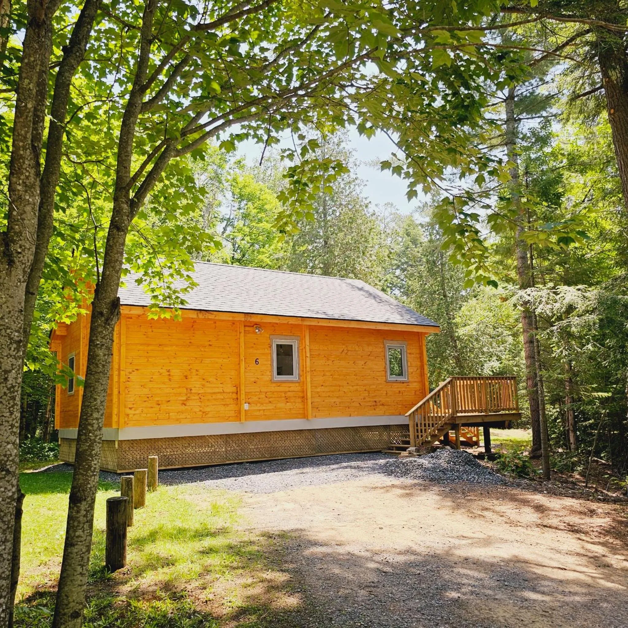Property building in Parkway Cottage Resort and Trading Post