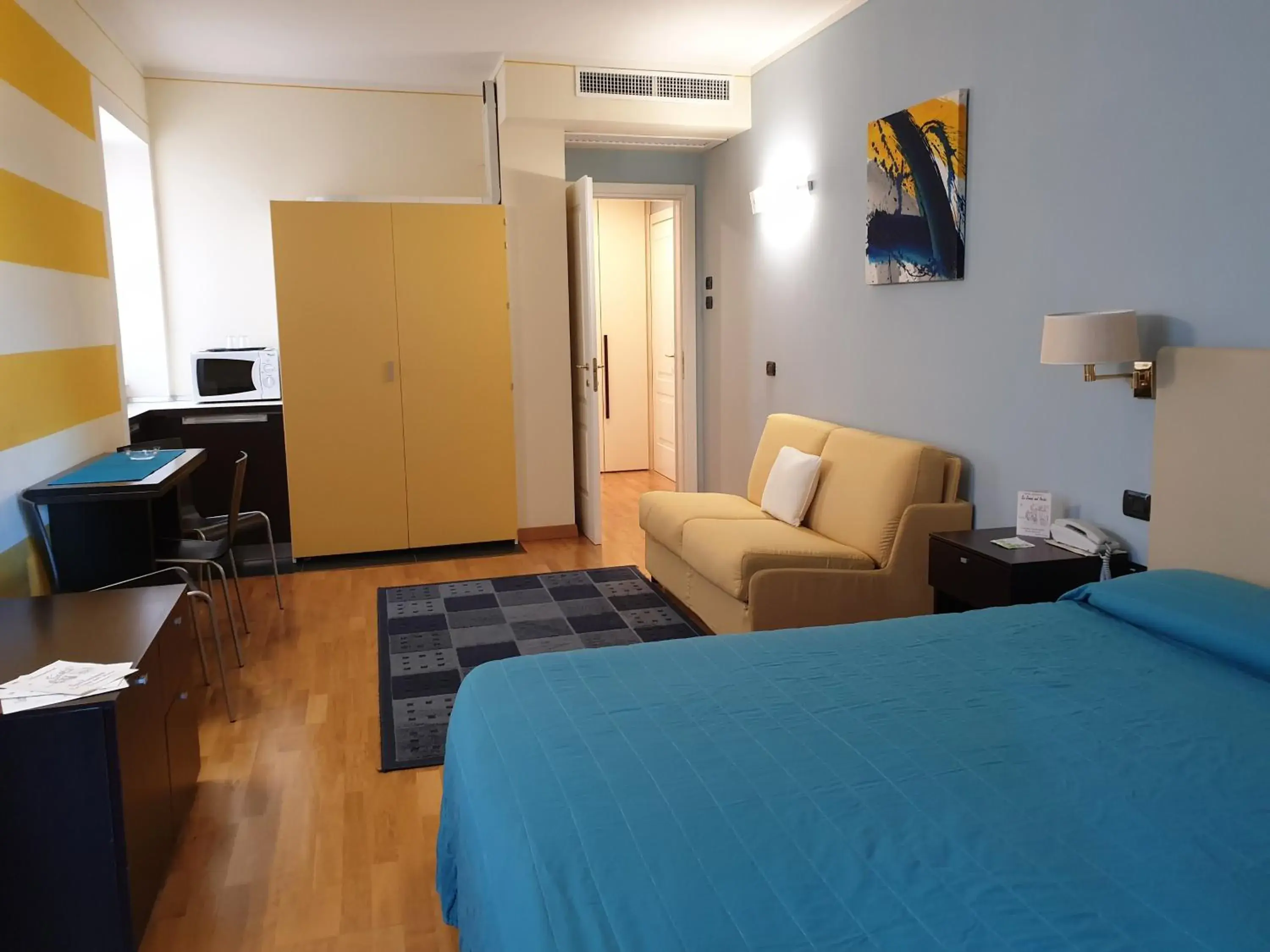 Junior Suite with Partial Lake View in Hotel Residence La Luna Nel Porto Junior Suite with Partial Lake View in Hotel Residence La Luna Nel Porto