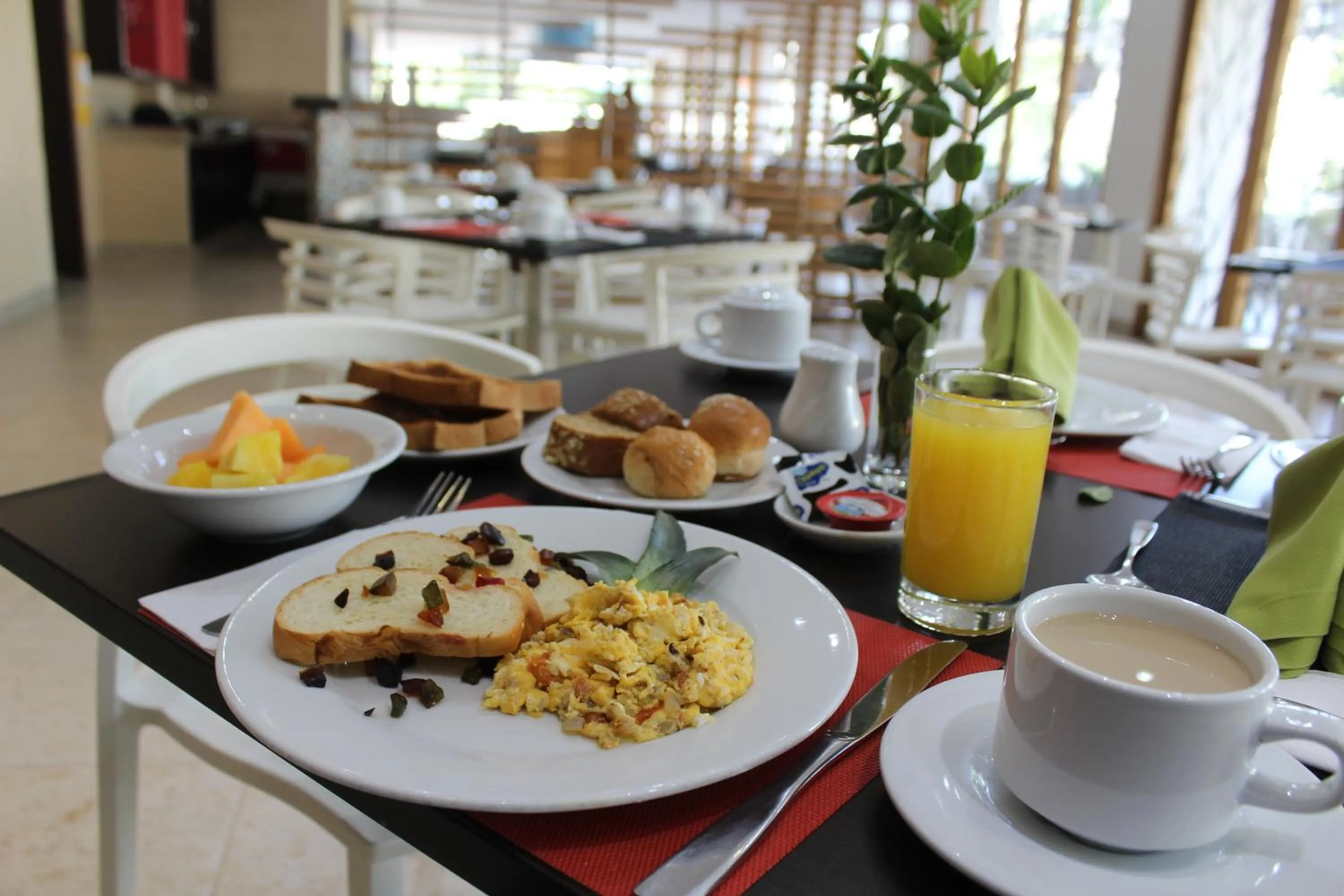 Food and drinks in Blu Hotel by Tamaca