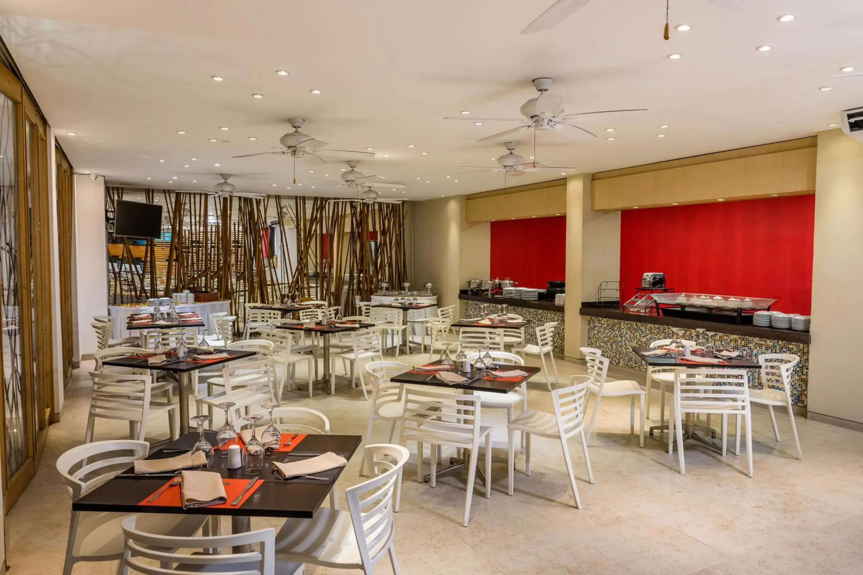 Restaurant/places to eat in Blu Hotel by Tamaca Restaurant/places to eat in Blu Hotel by Tamaca