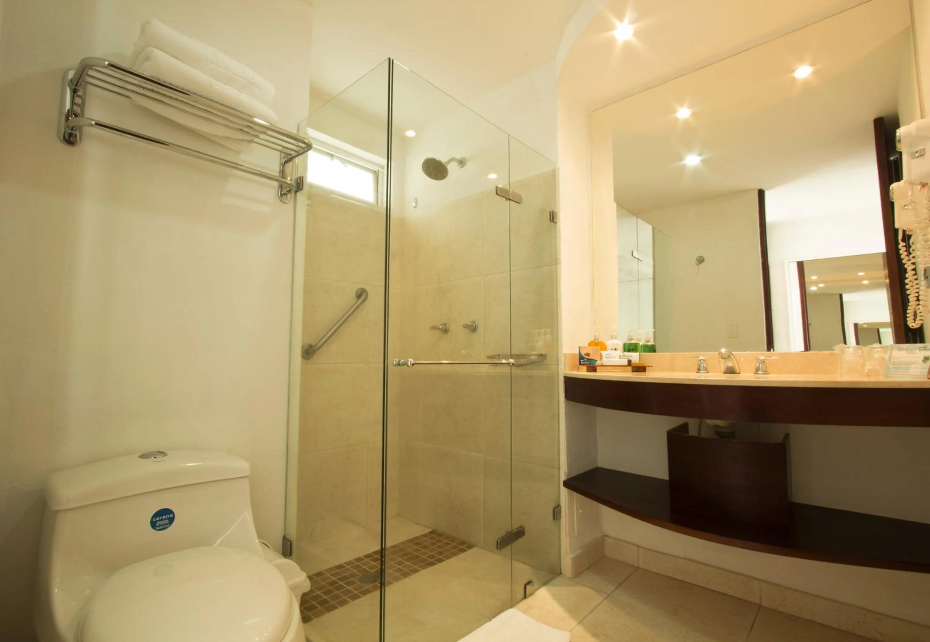 Toilet in Blu Hotel by Tamaca