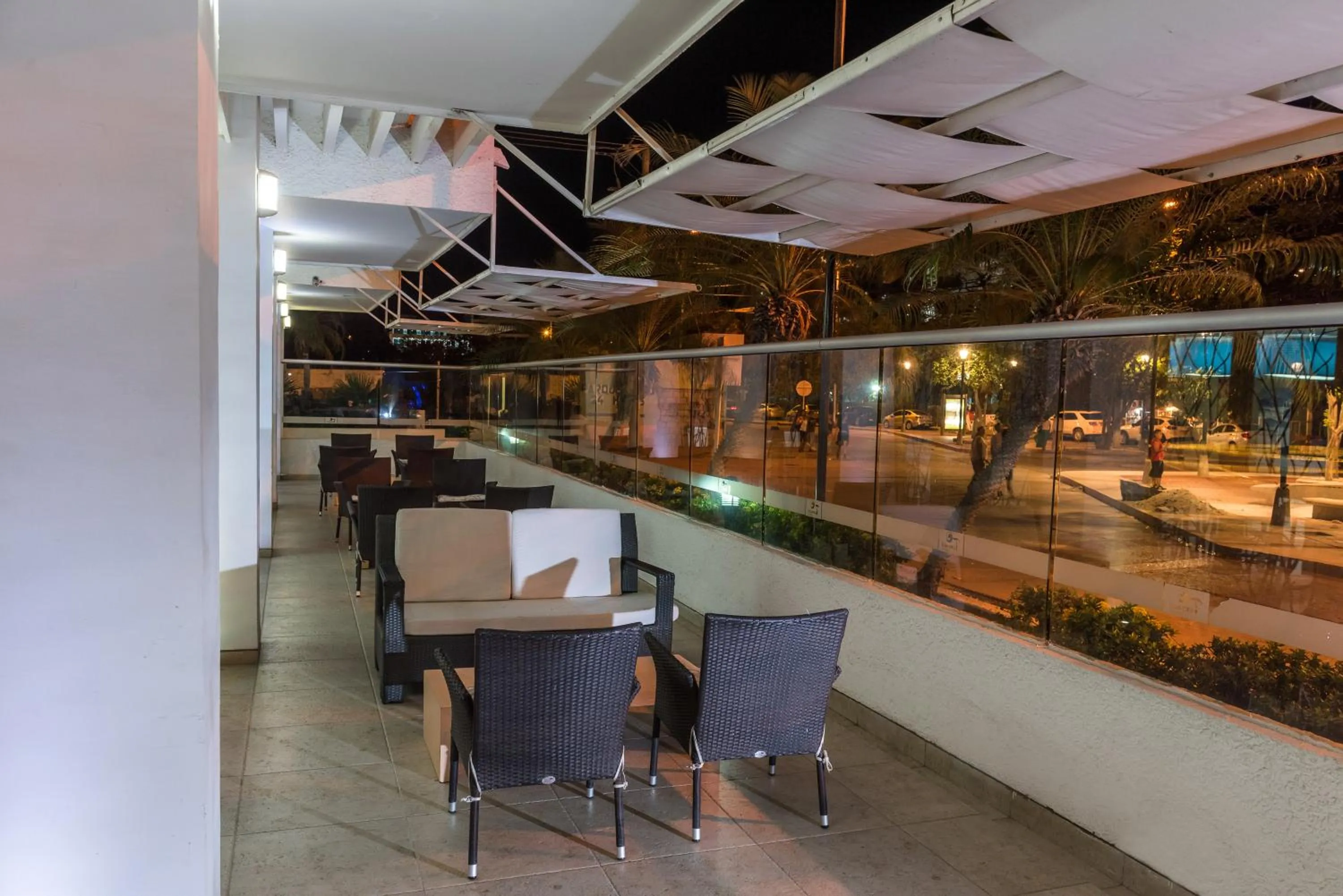 Restaurant/places to eat in Blu Hotel by Tamaca