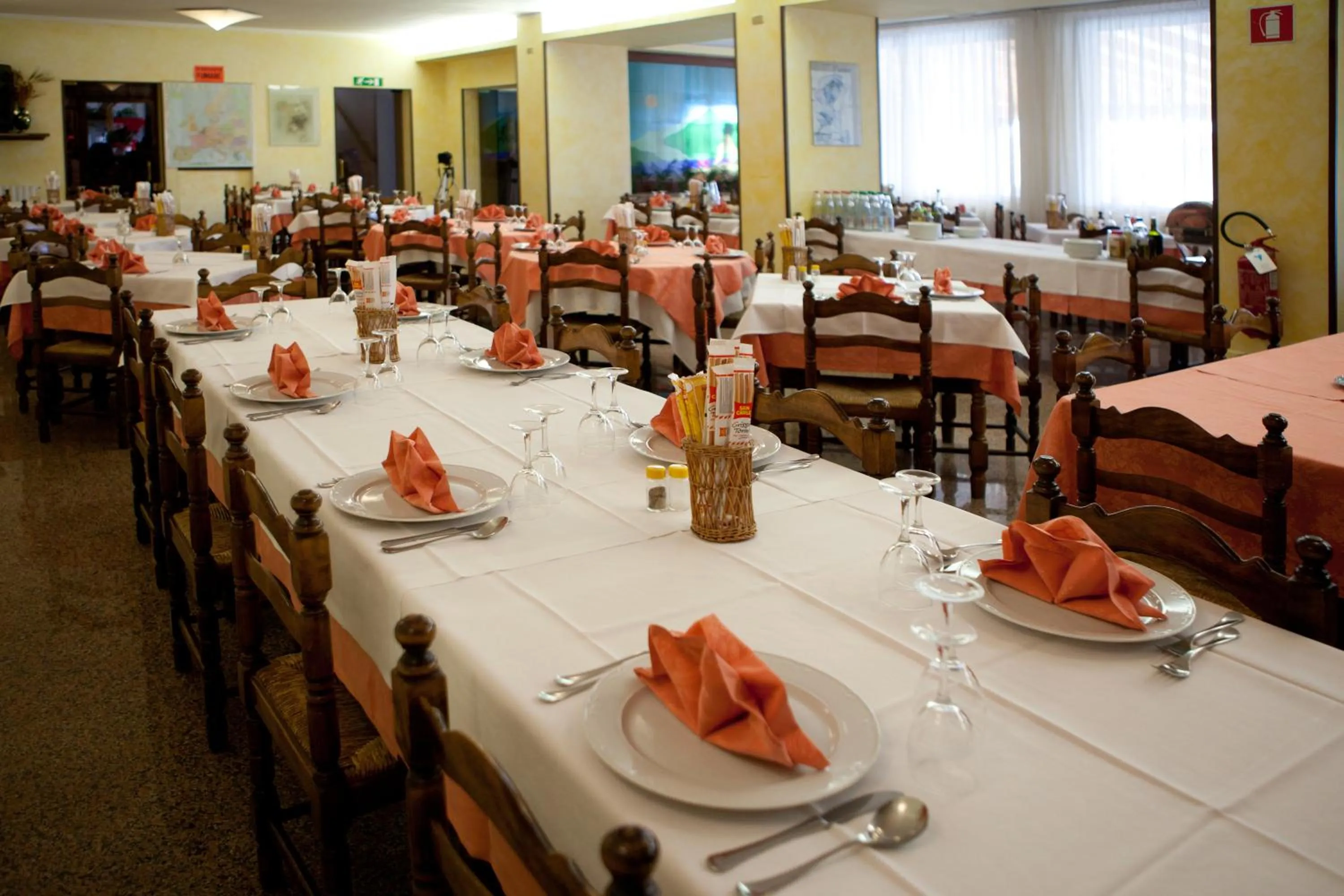 Restaurant/places to eat in Albergo Milano