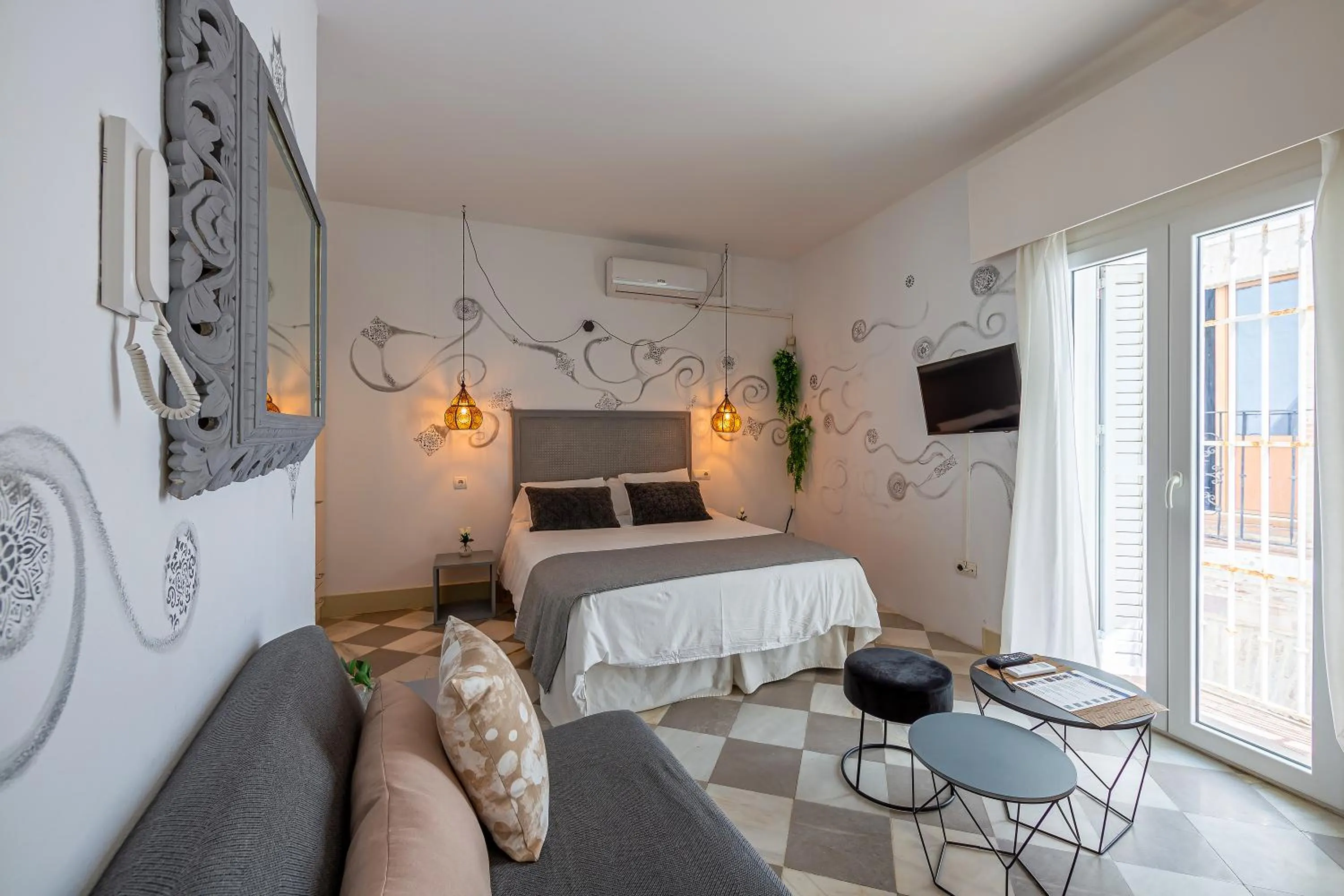 Lounge or bar, Bed in La Casa de la Favorita