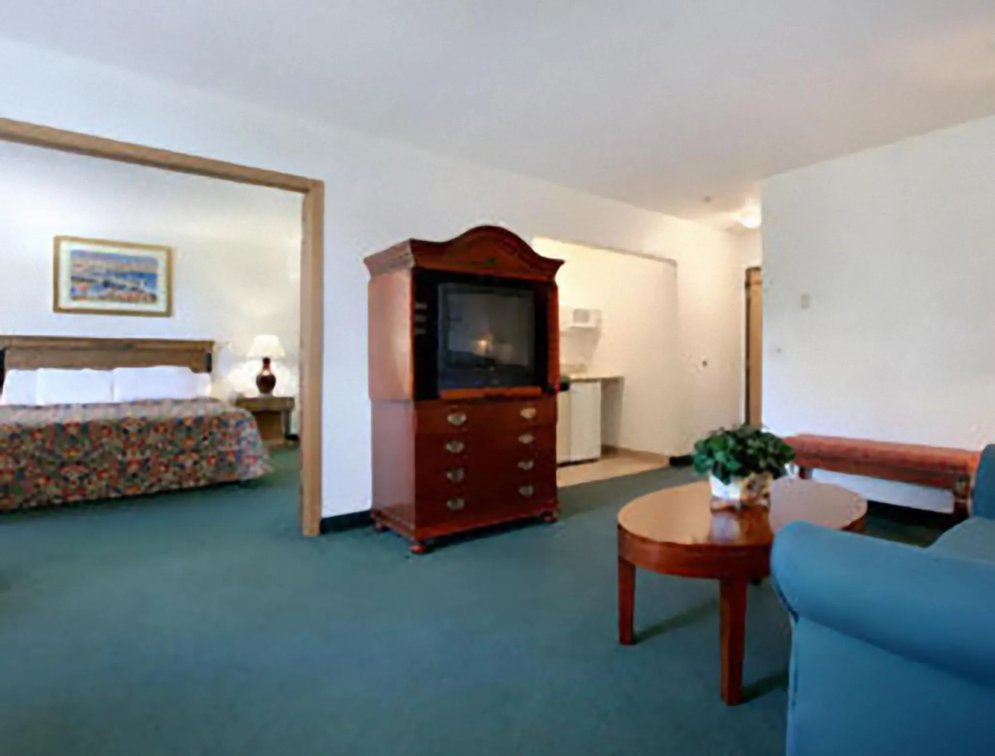 Photo of the whole room in Travelodge by Wyndham Waukegan Gurnee