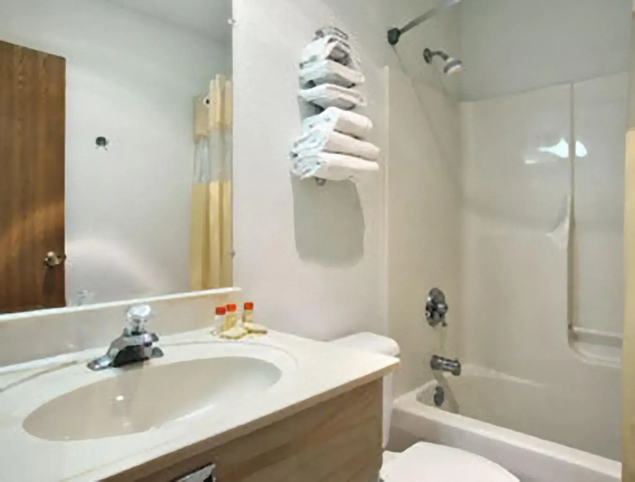 Bathroom in Travelodge by Wyndham Waukegan Gurnee