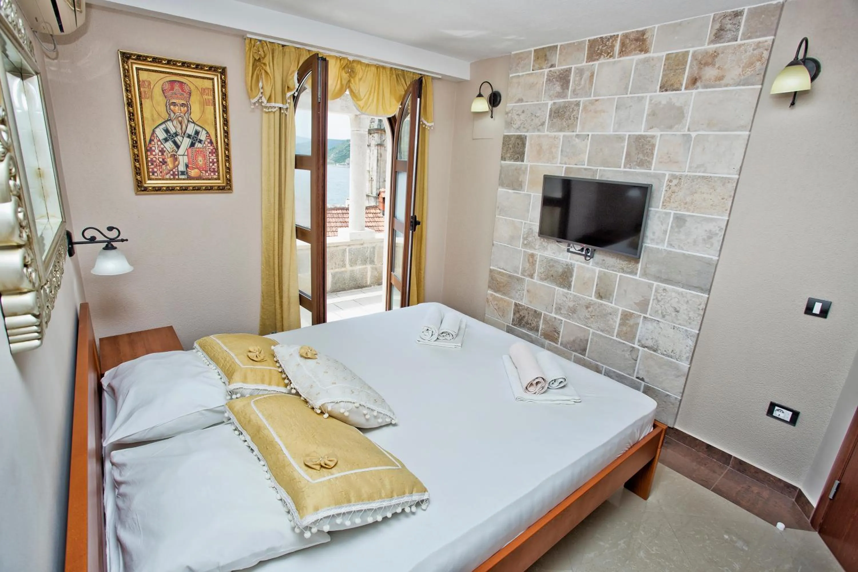Superior One-Bedroom Apartment with Shared Roof Terrace and Sea View in Apartments Admiral