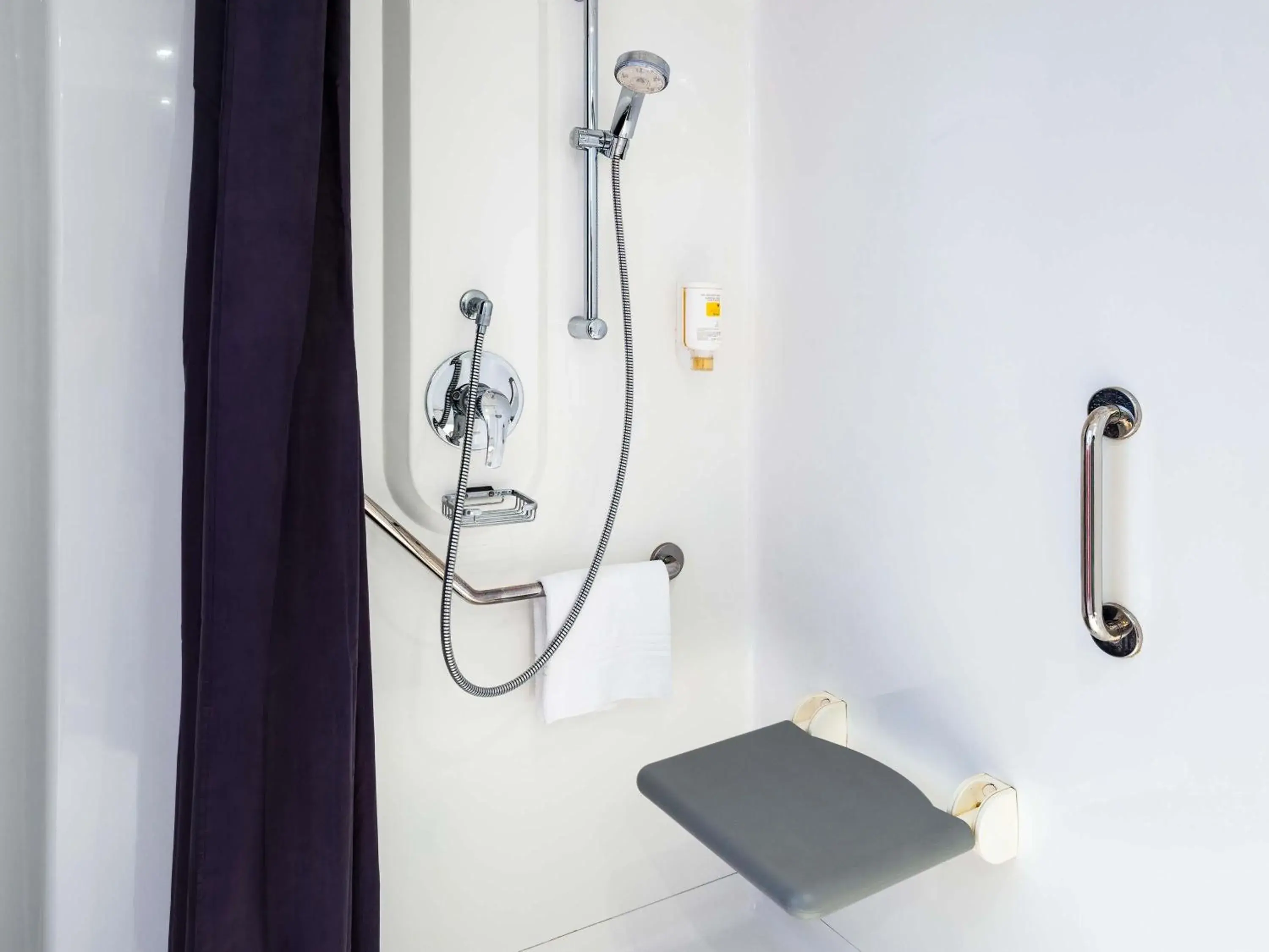 Bedroom in Ibis Budget Lyon Centre - Gare Part Dieu Bedroom in Ibis Budget Lyon Centre - Gare Part Dieu