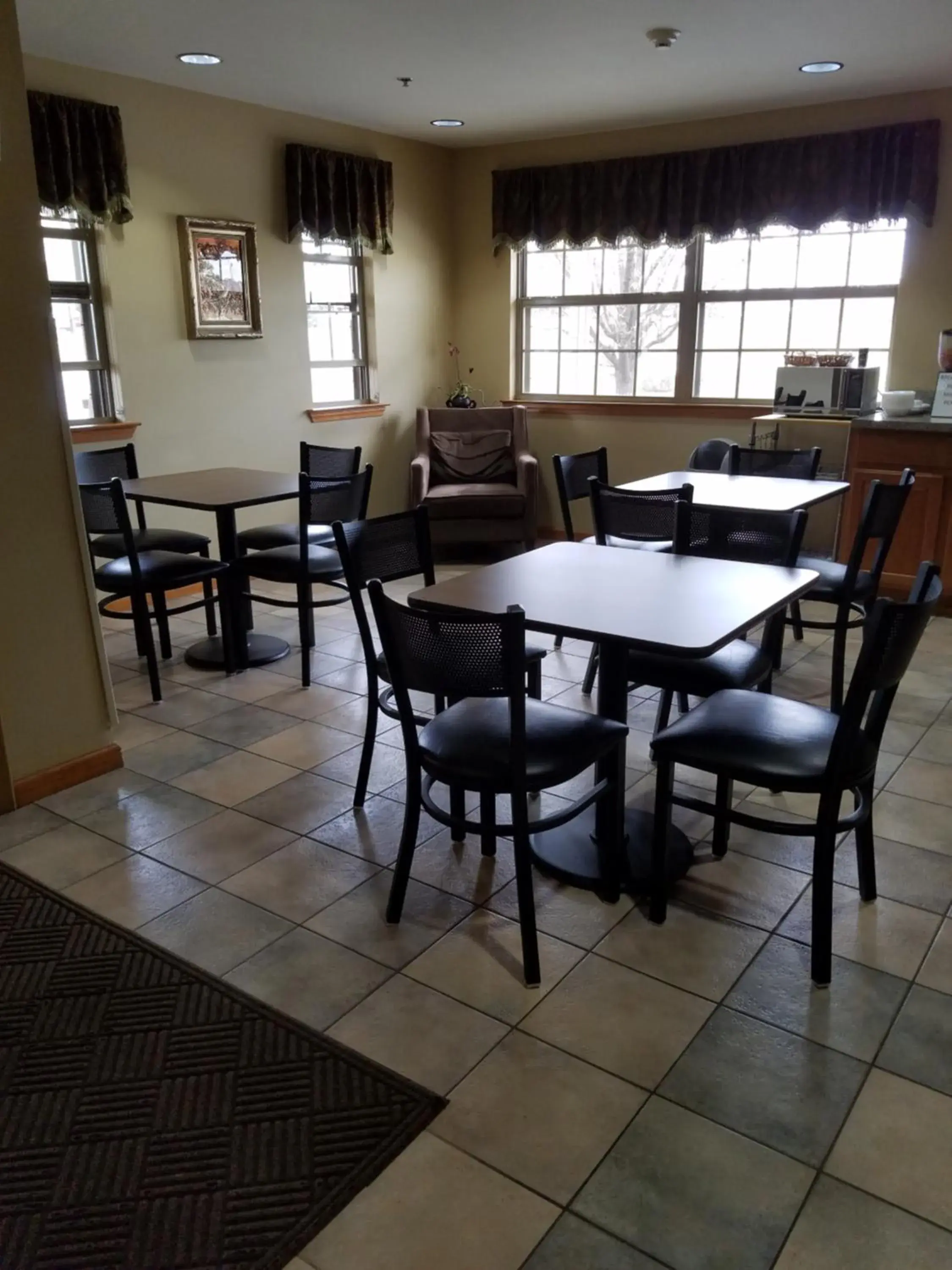 Restaurant/places to eat in Americas Best Value Inn Bryant Restaurant/places to eat in Americas Best Value Inn Bryant