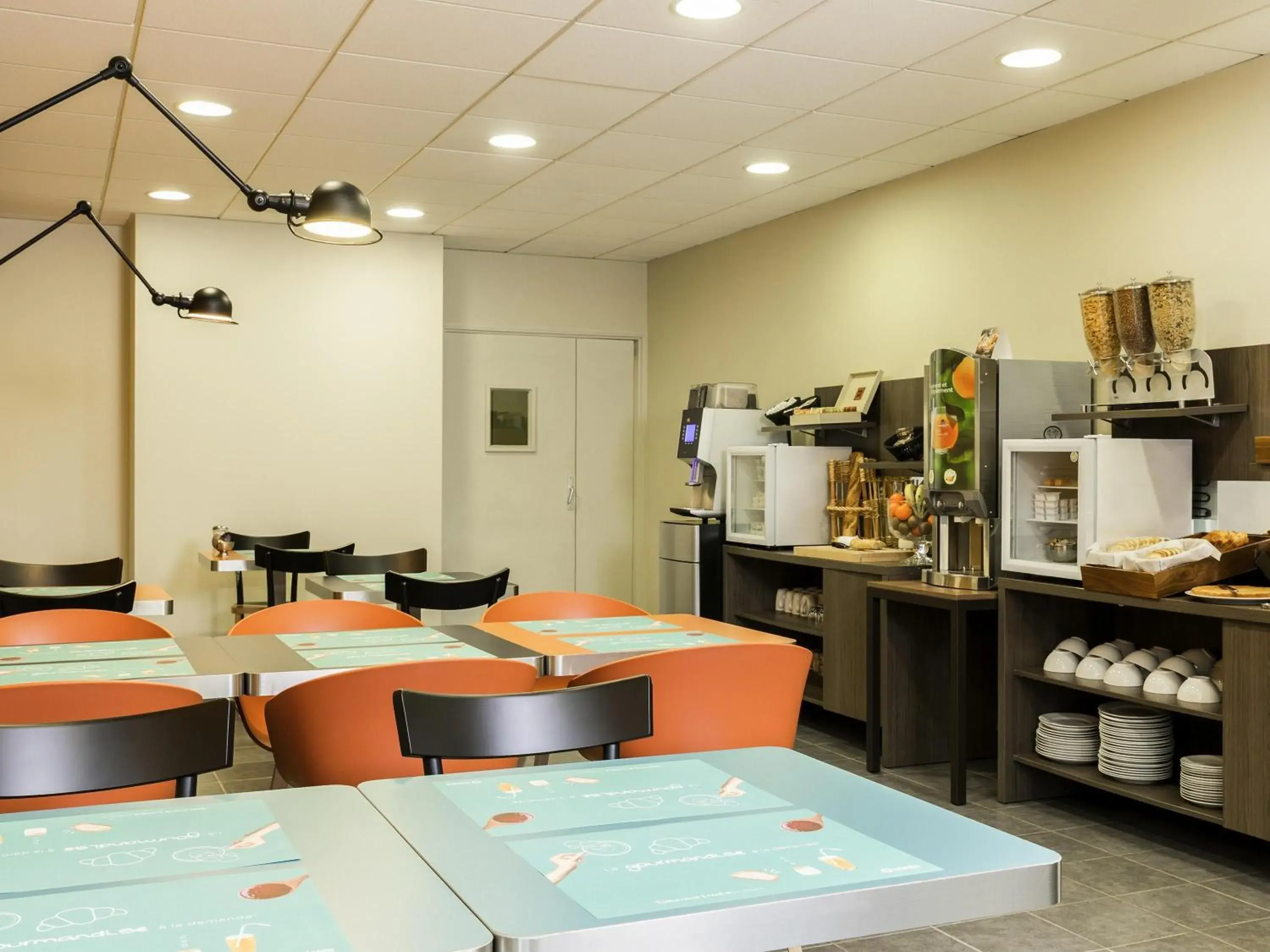 Breakfast in Aparthotel Adagio Access Paris Asnières Breakfast in Aparthotel Adagio Access Paris Asnières