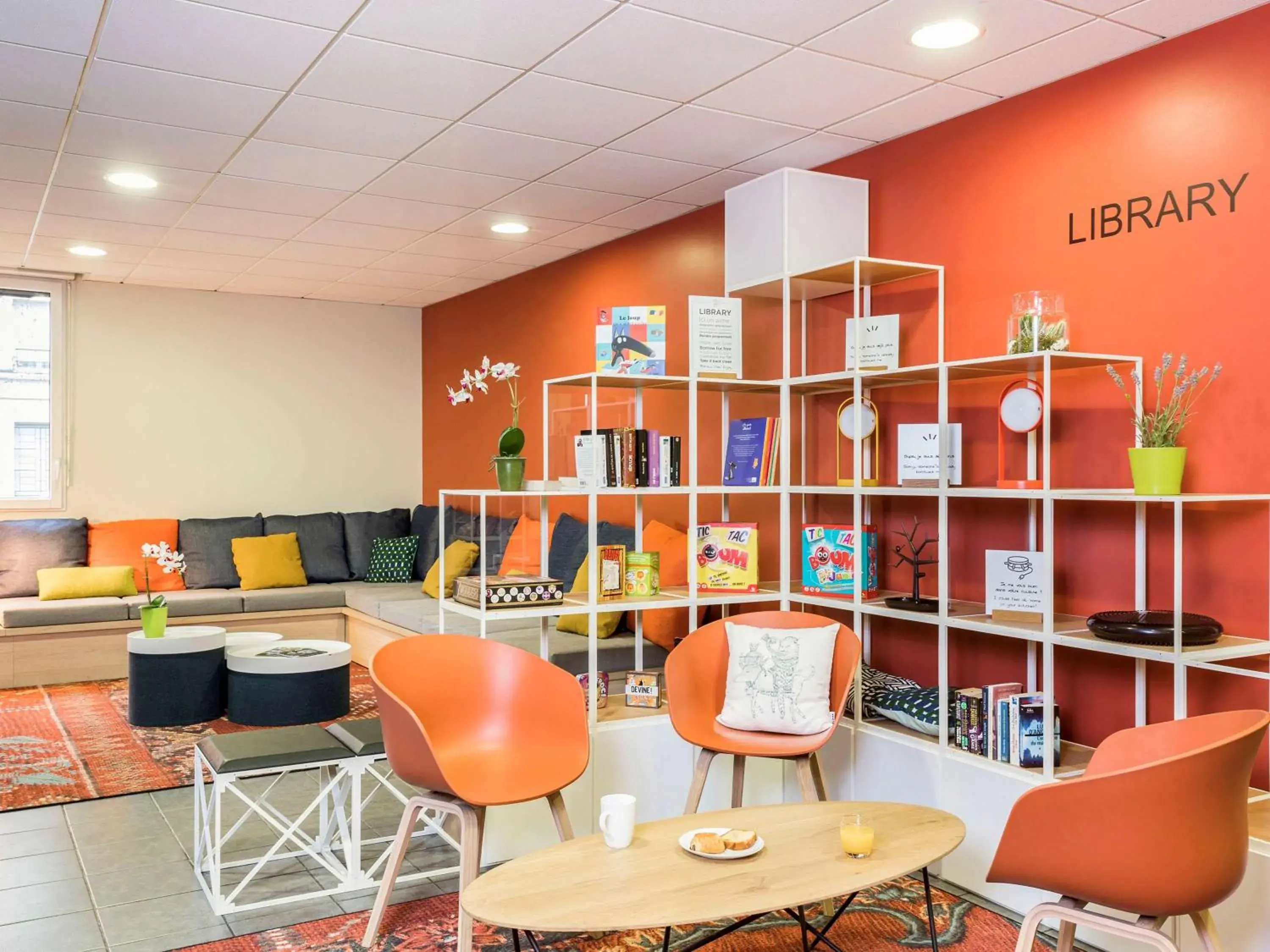 Property building in Aparthotel Adagio Access Paris Asnières Property building in Aparthotel Adagio Access Paris Asnières