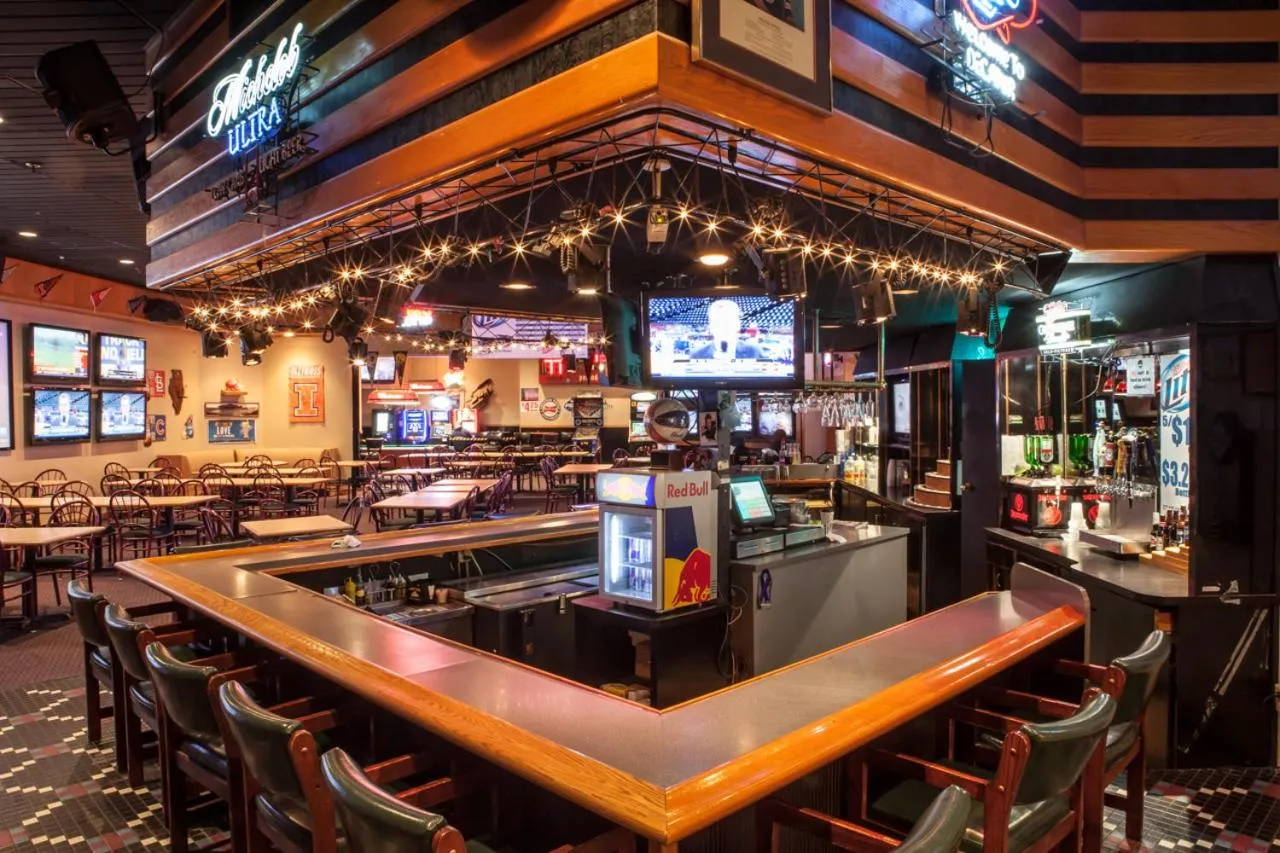 Lounge or bar in Decatur Conference Center and Hotel