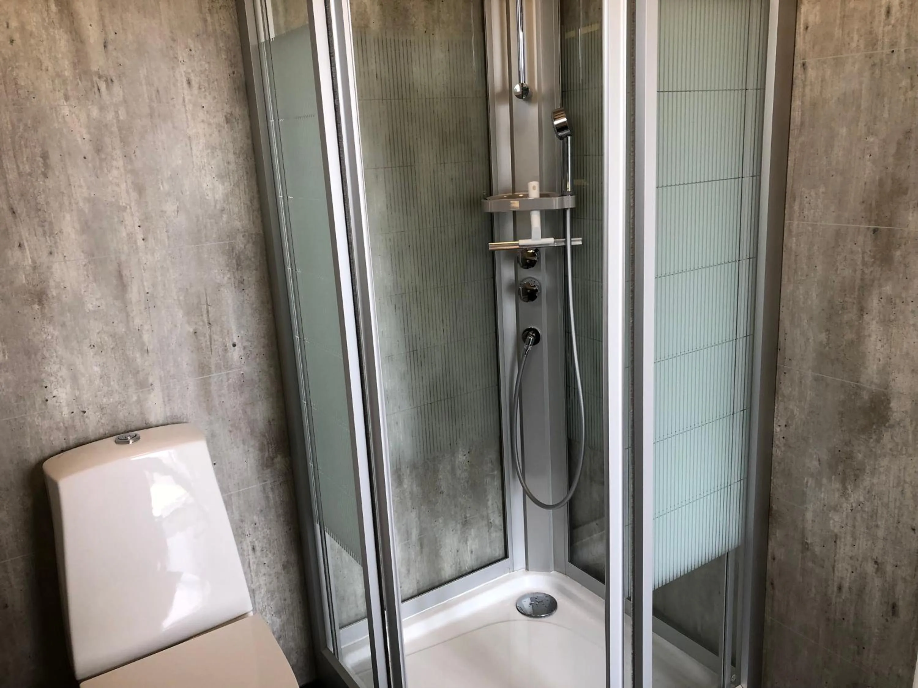 Shower in Afternoon Cottages