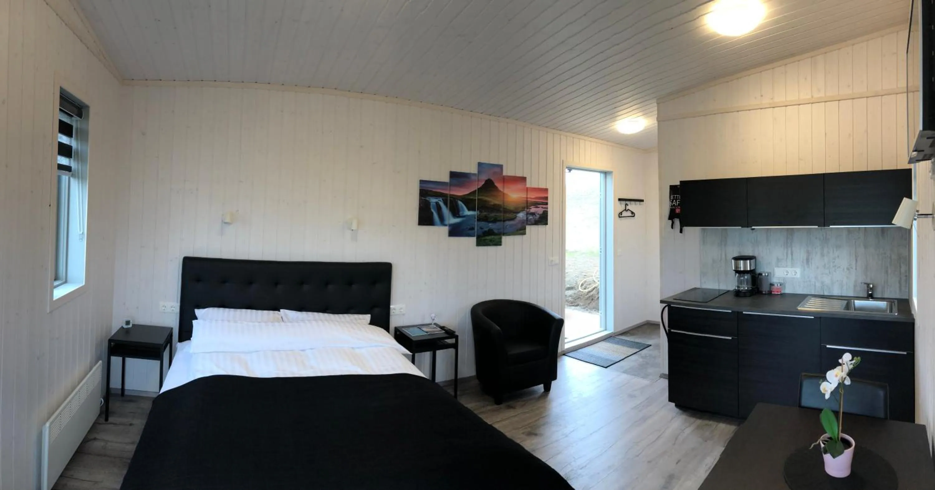 Bedroom, Bed in Afternoon Cottages