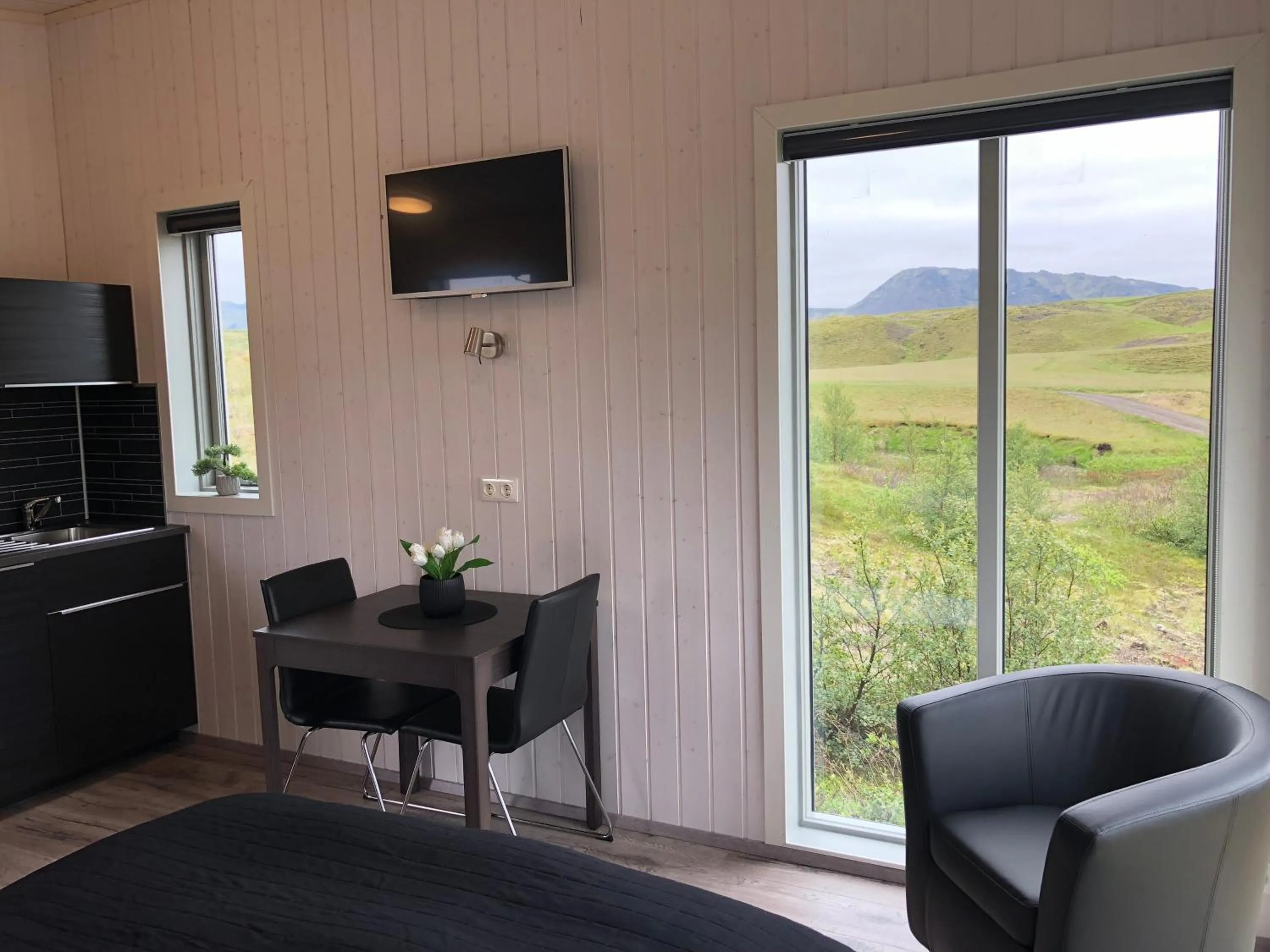 TV and multimedia in Afternoon Cottages