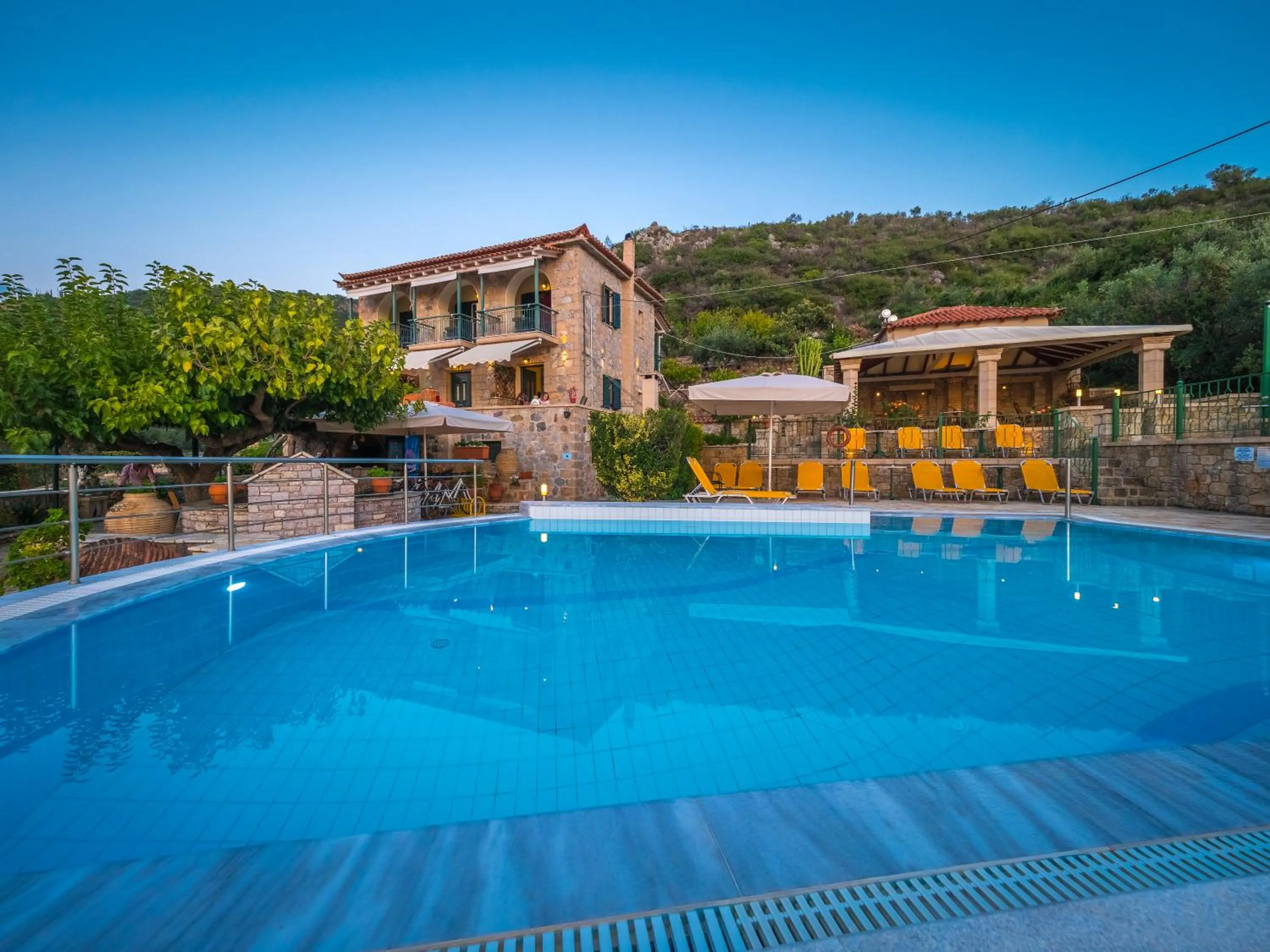 Facade/entrance in Palataki