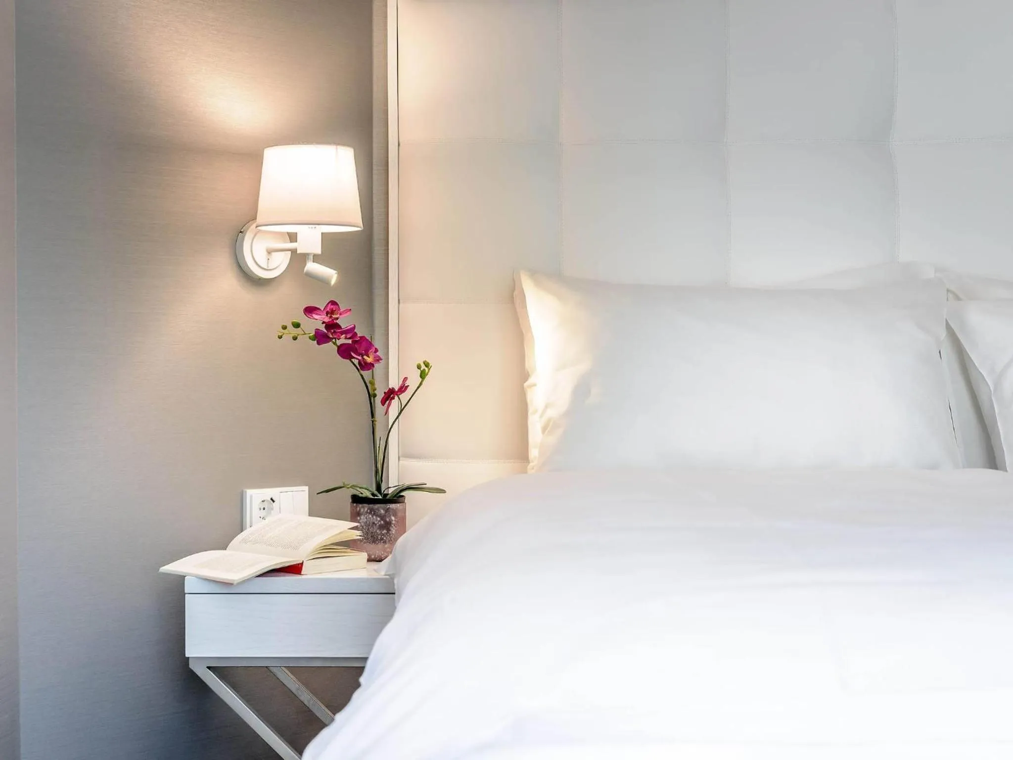 Bedroom, Bed in Mercure Hotel Raphael Wien