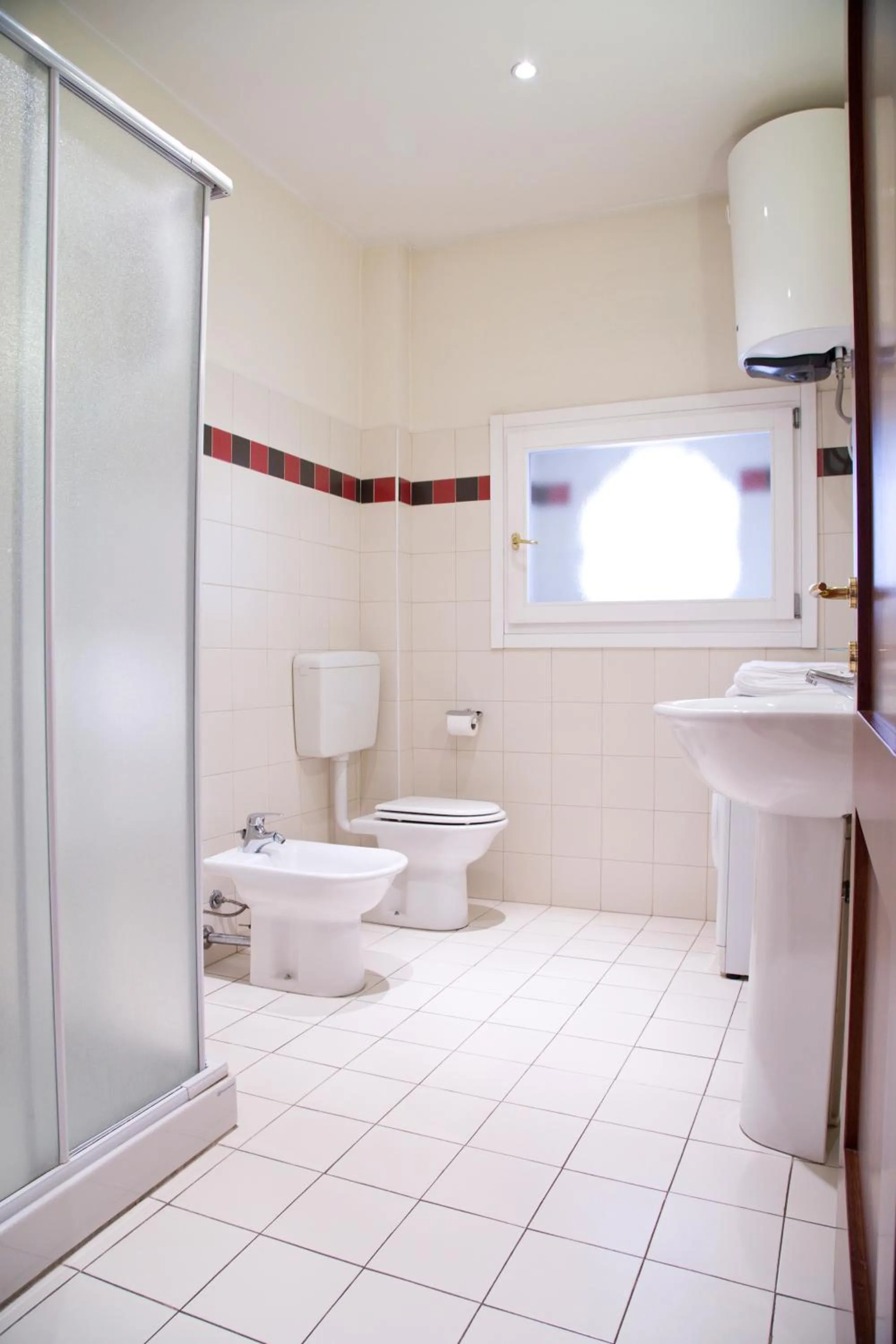 Bathroom in Residenza Ariosto by Studio Vita