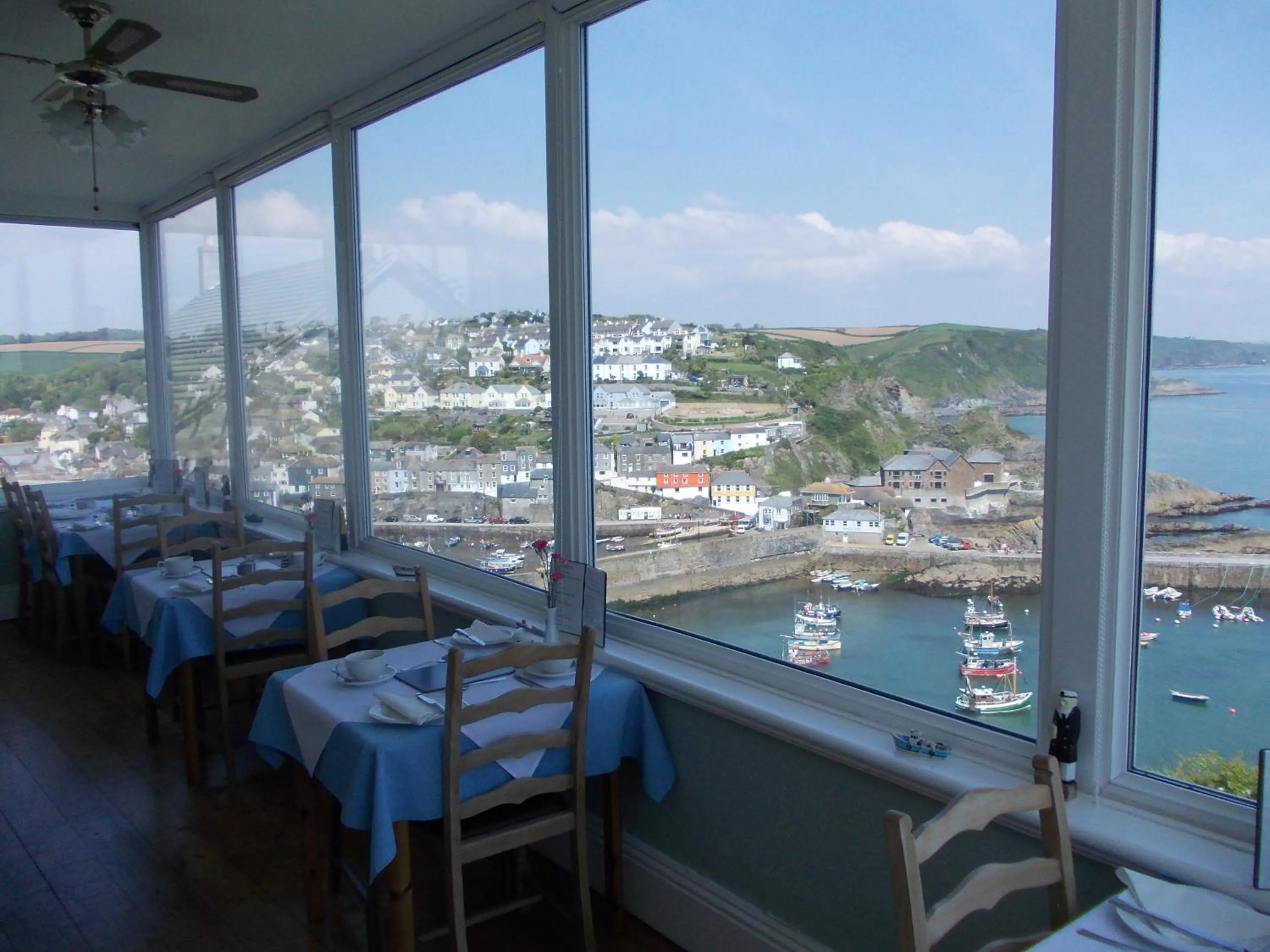 Restaurant/places to eat in Honeycombe House