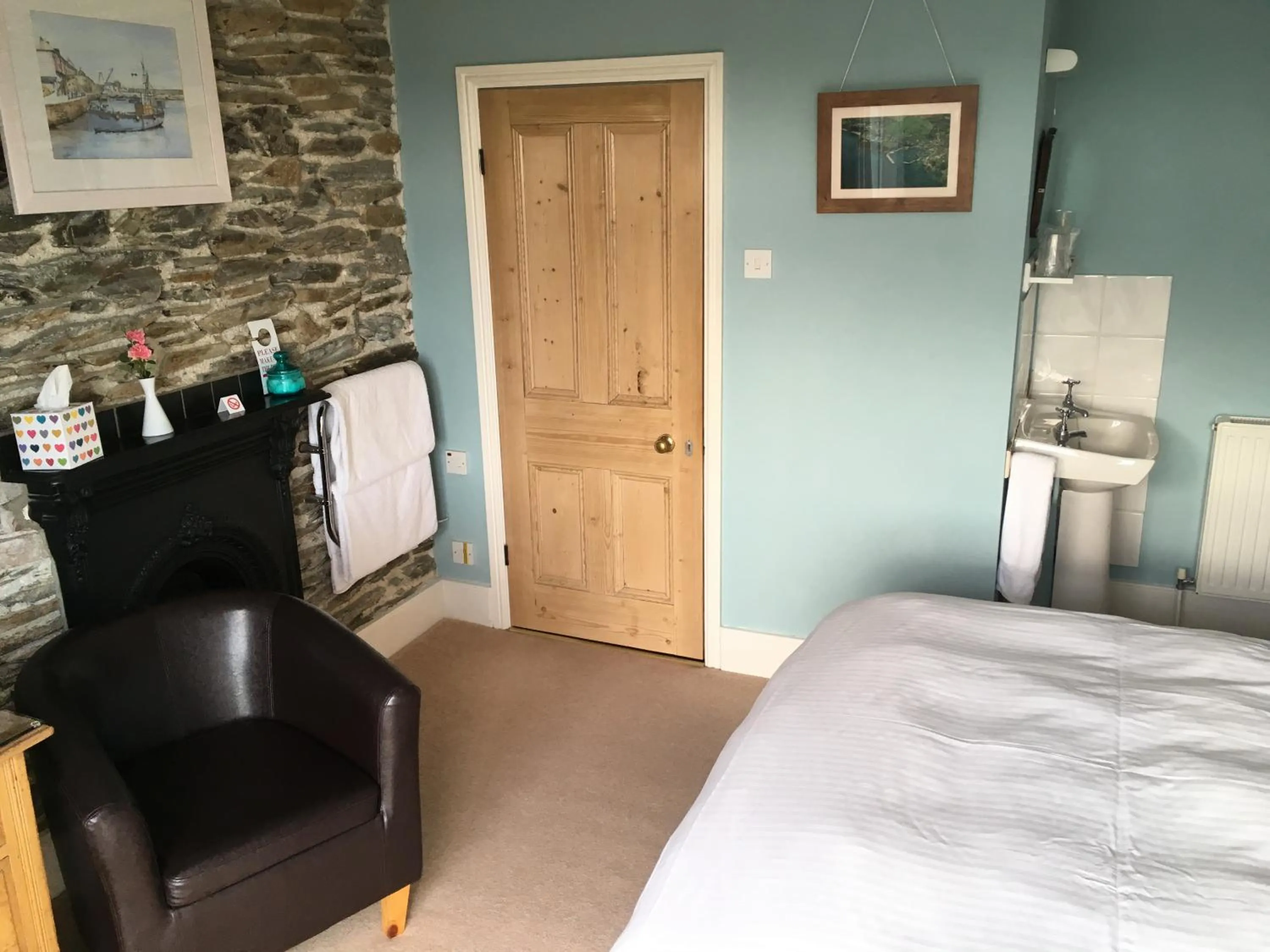 Bedroom, Bed in Honeycombe House