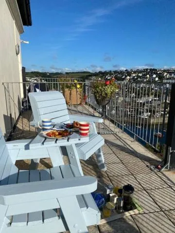 Honeycombe House