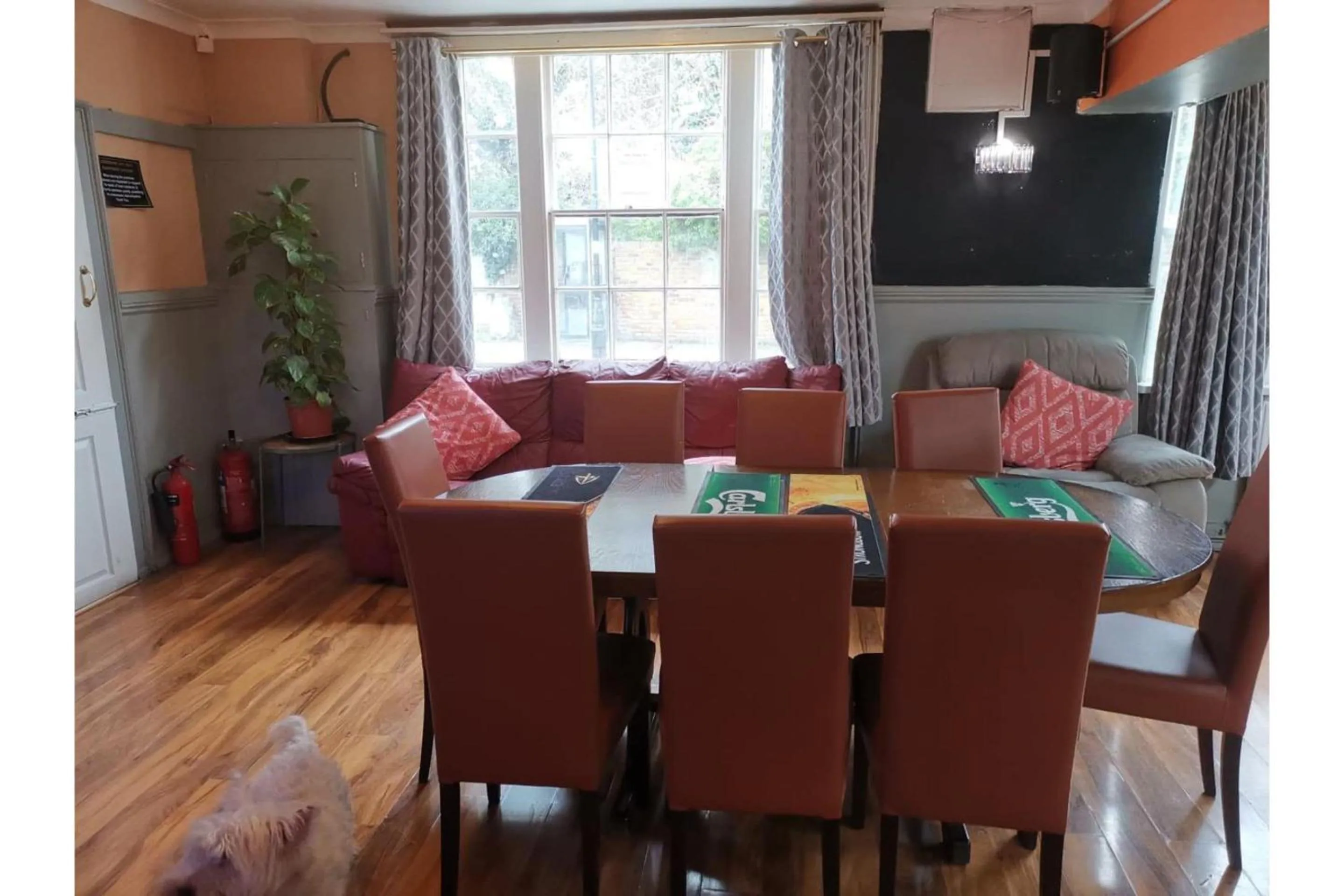 Lobby or reception in Swan Inn, Heathrow Airport