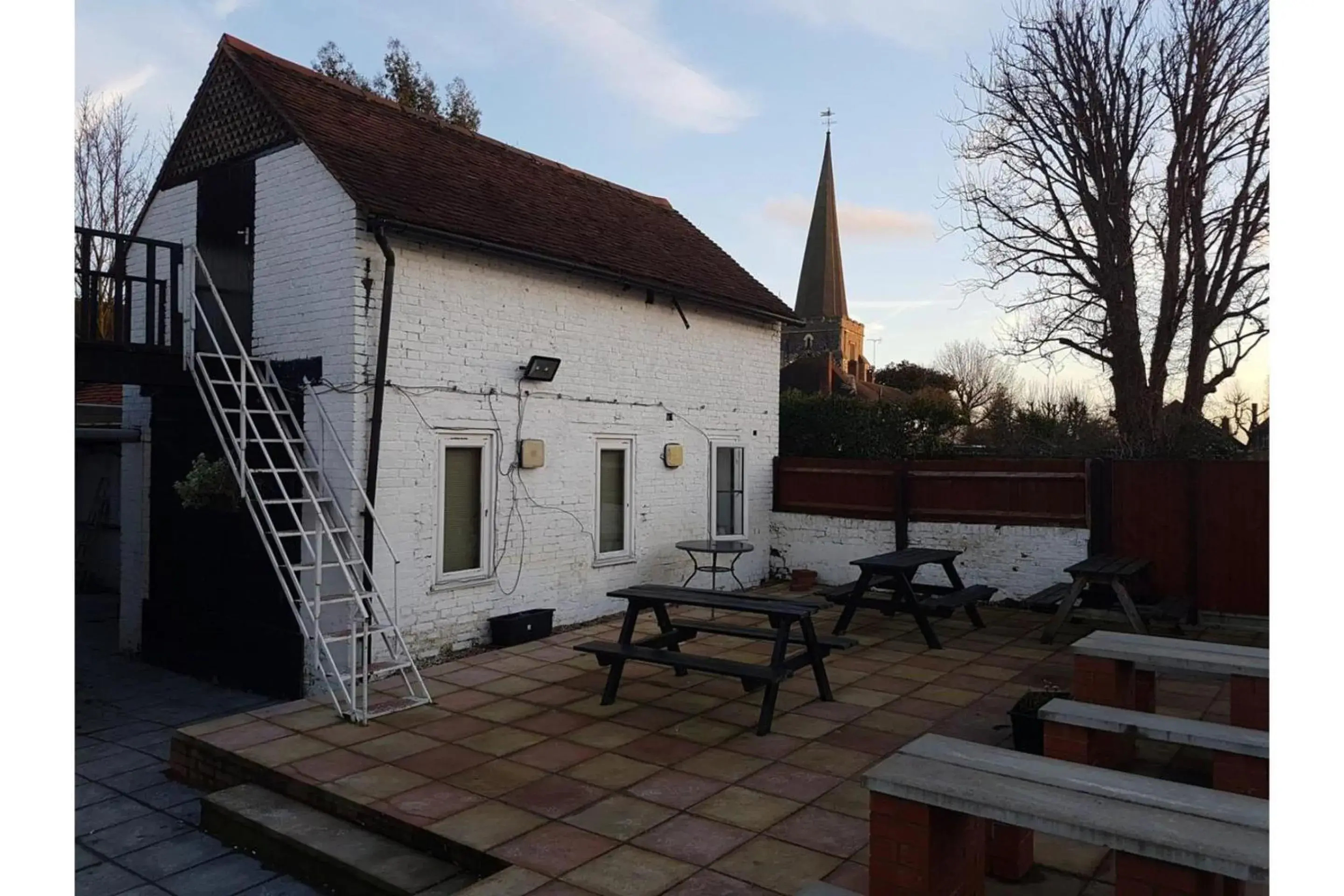 Facade/entrance in Swan Inn, Heathrow Airport Facade/entrance in Swan Inn, Heathrow Airport