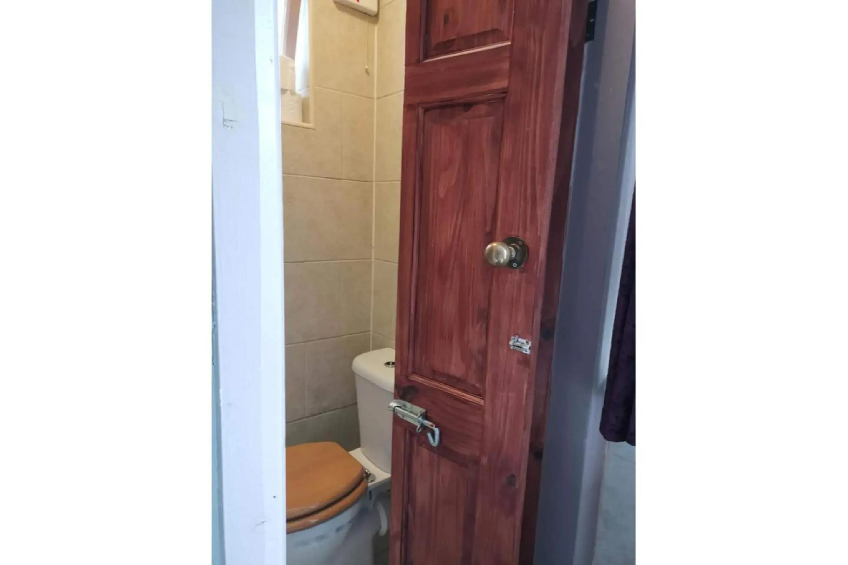 Standard Double Room in Swan Inn, Heathrow Airport Standard Double Room in Swan Inn, Heathrow Airport