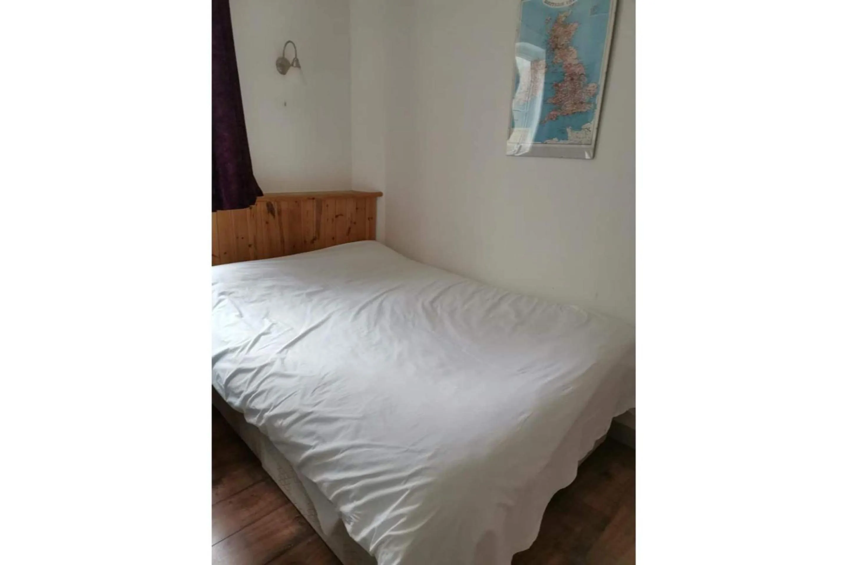 Bedroom, Bed in Swan Inn, Heathrow Airport