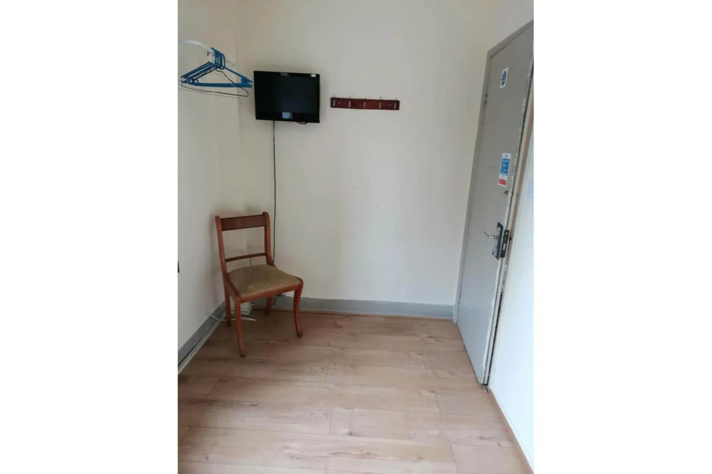 Bedroom in Swan Inn, Heathrow Airport Bedroom in Swan Inn, Heathrow Airport