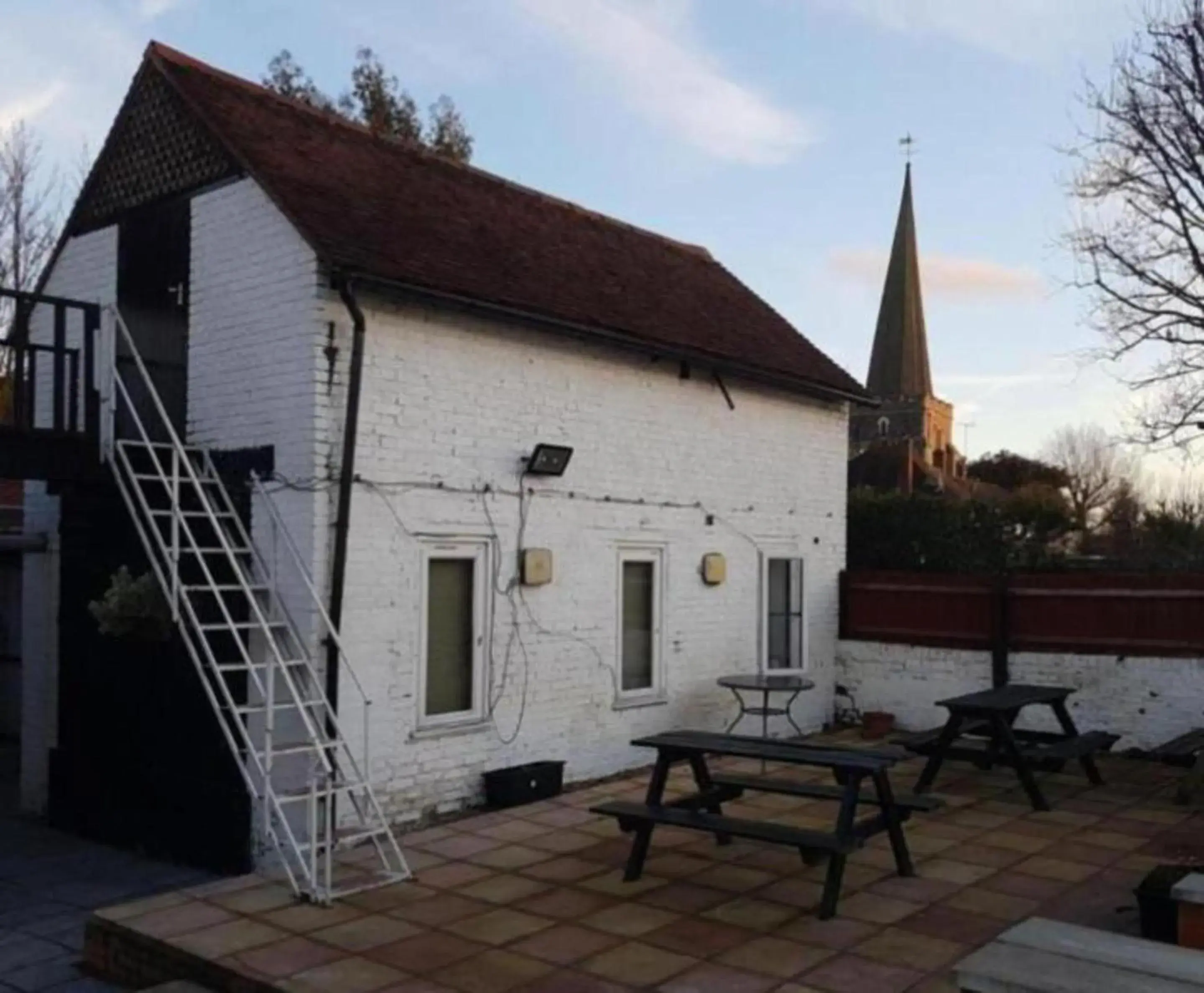 Property building in Swan Inn, Heathrow Airport Property building in Swan Inn, Heathrow Airport