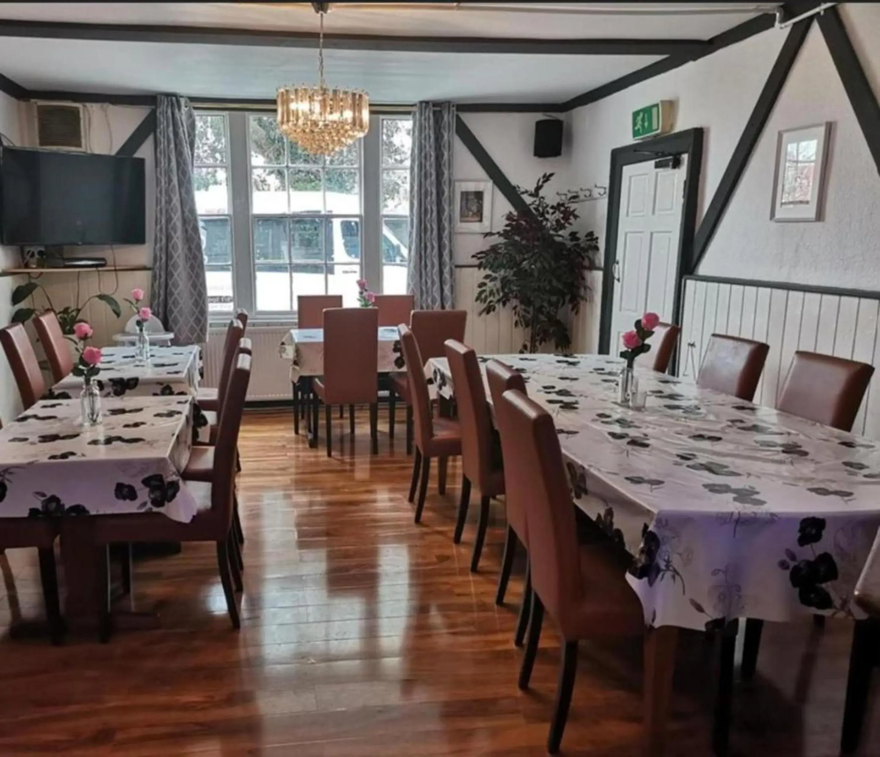 Restaurant/places to eat in Swan Inn, Heathrow Airport Restaurant/places to eat in Swan Inn, Heathrow Airport