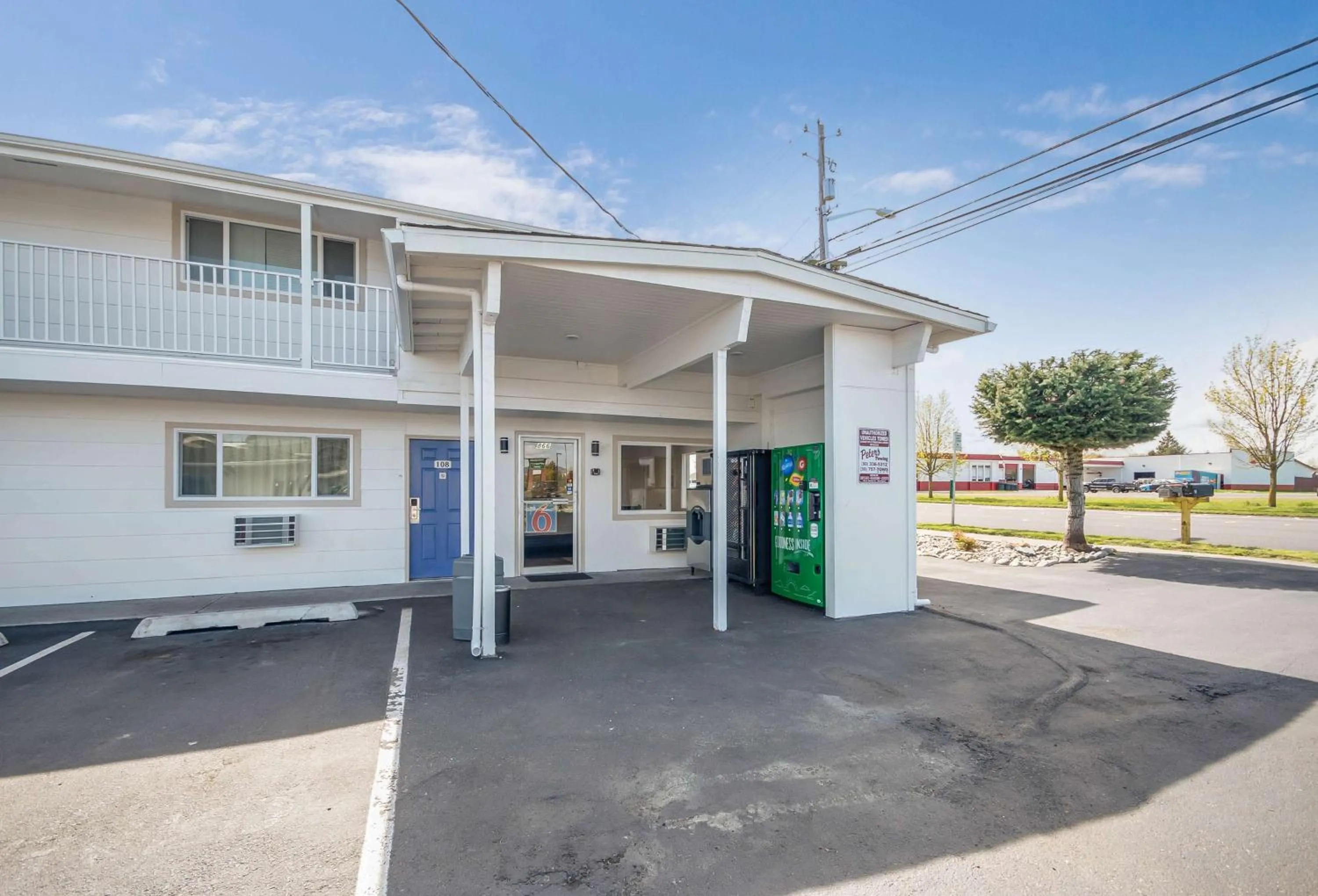 Property building in Motel 6-Burlington, WA