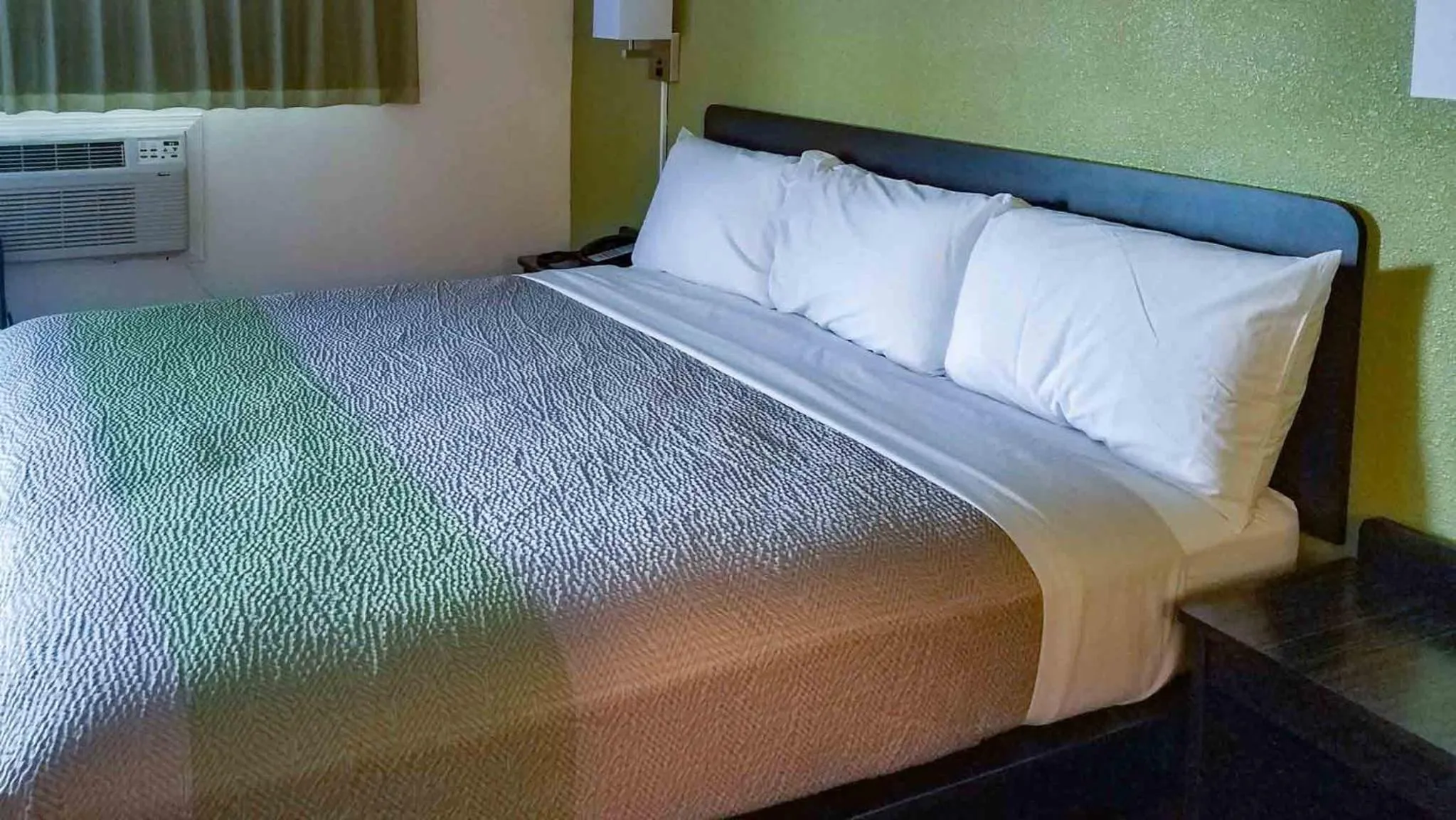 Bed in Motel 6-Burlington, WA