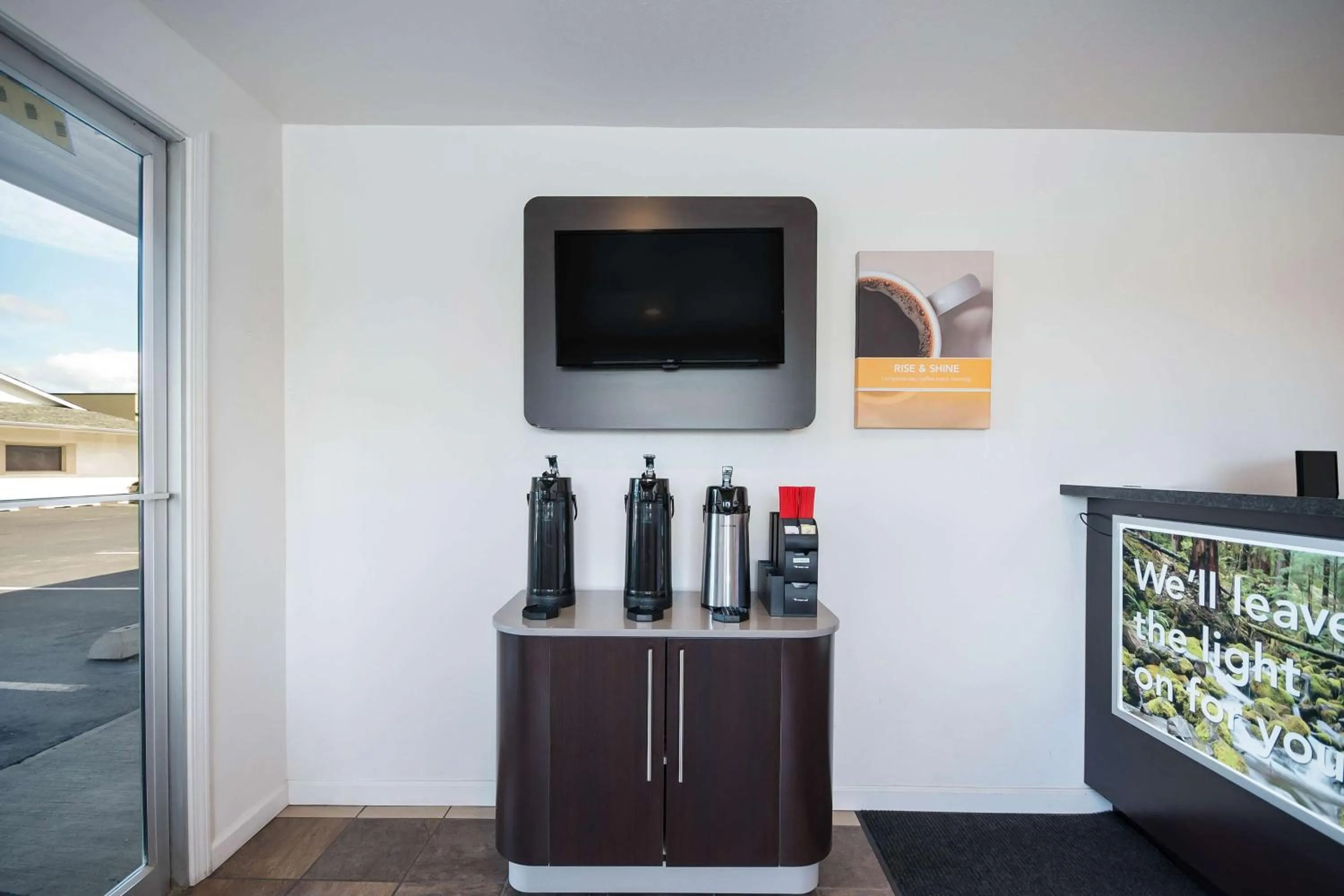 Property building in Motel 6-Burlington, WA