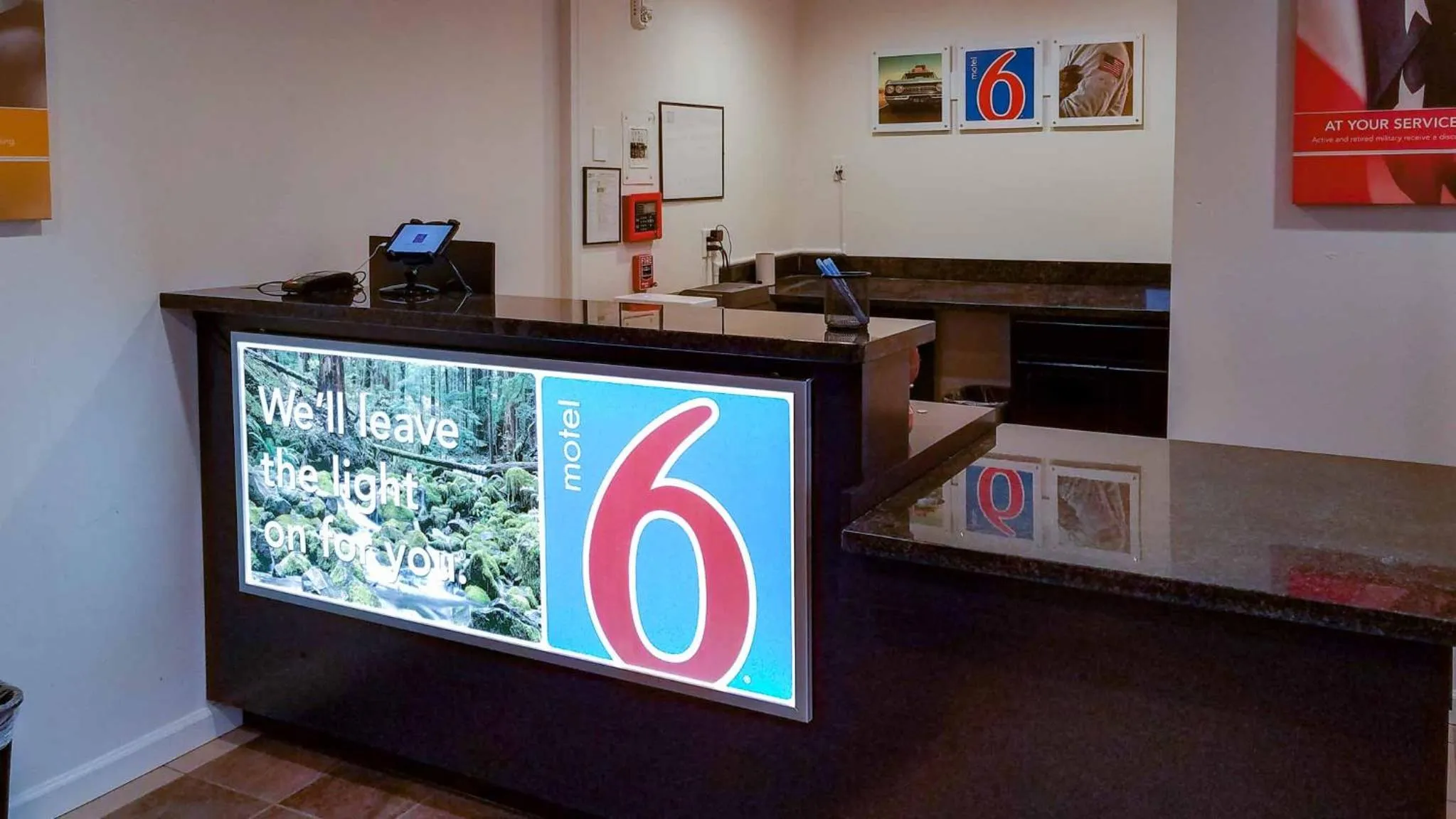 Lobby or reception in Motel 6-Burlington, WA