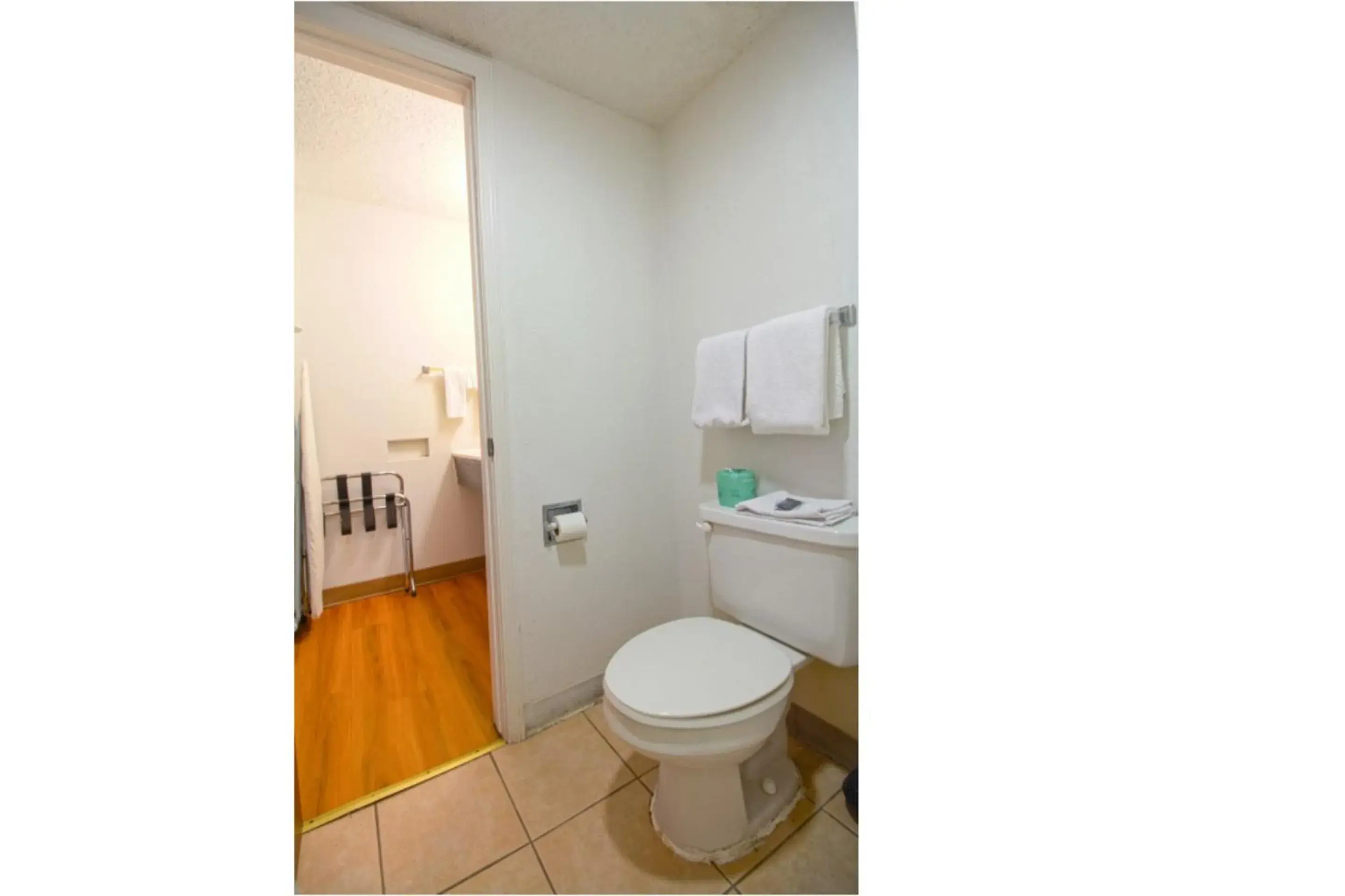 Bathroom in Studio Inn Extended Stay Oklahoma City Airport by OYO