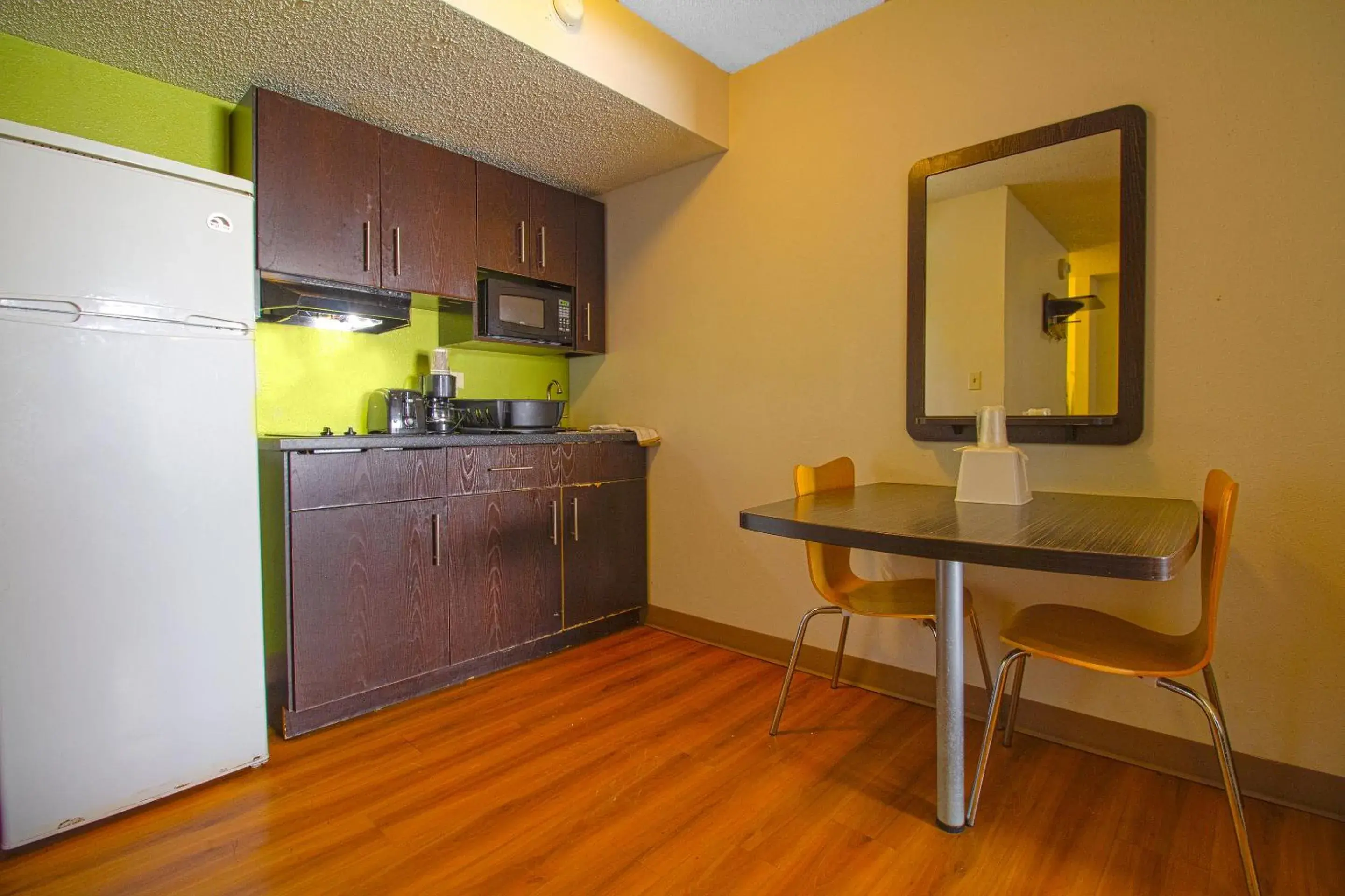 Kitchen or kitchenette, Kitchen/Kitchenette in Studio Inn Extended Stay Oklahoma City Airport by OYO