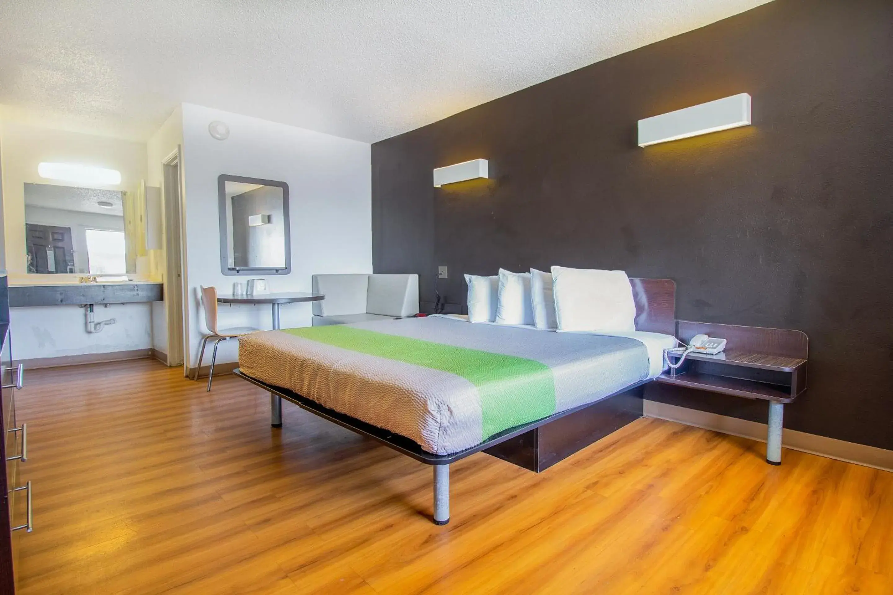 King Bed with Kitchenette Non-Smoking in Studio Inn Extended Stay Oklahoma City Airport by OYO King Bed with Kitchenette Non-Smoking in Studio Inn Extended Stay Oklahoma City Airport by OYO