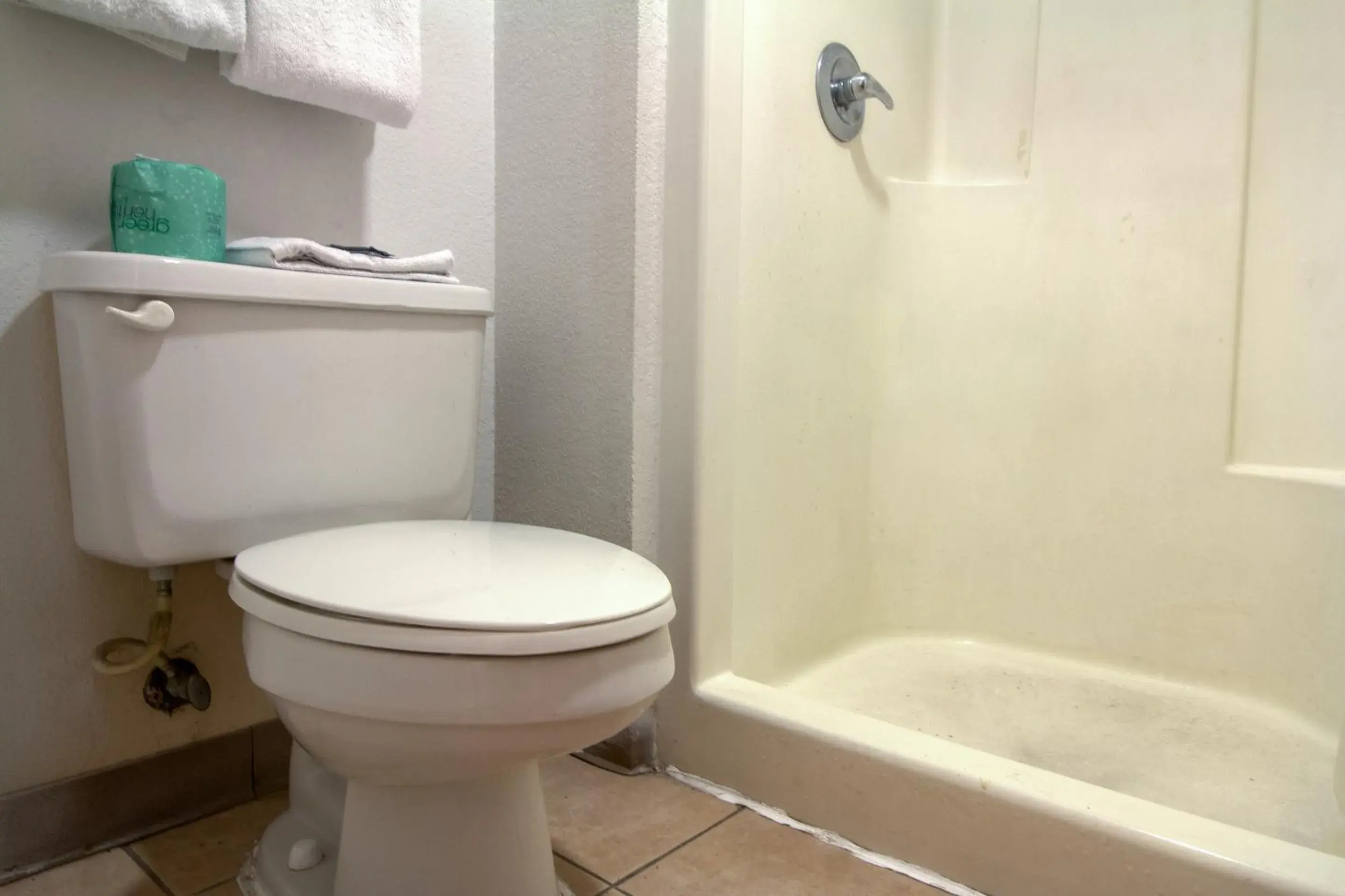 Bathroom in Studio Inn Extended Stay Oklahoma City Airport by OYO