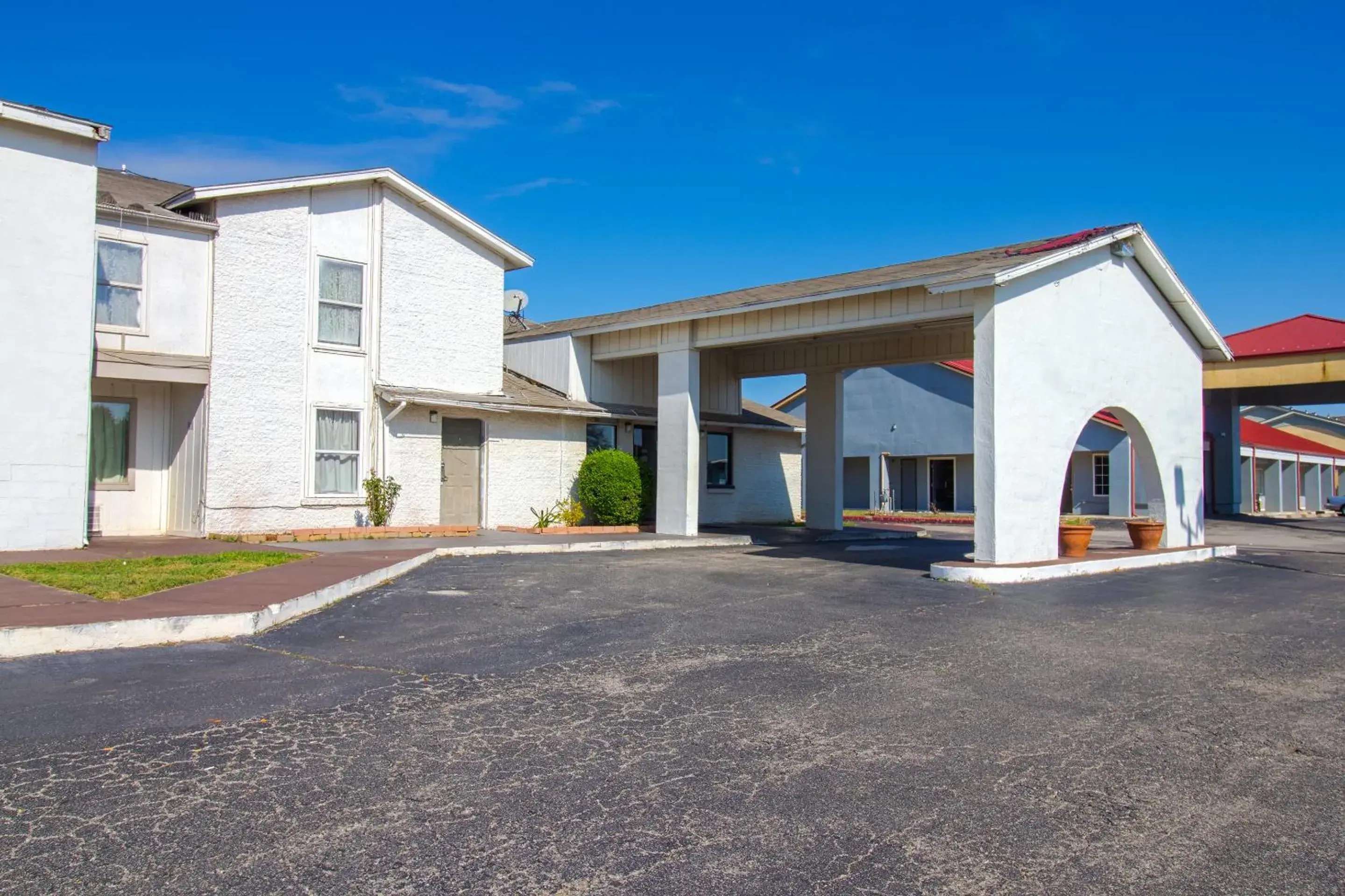 Facade/entrance, Property Building in Studio Inn Extended Stay Oklahoma City Airport by OYO