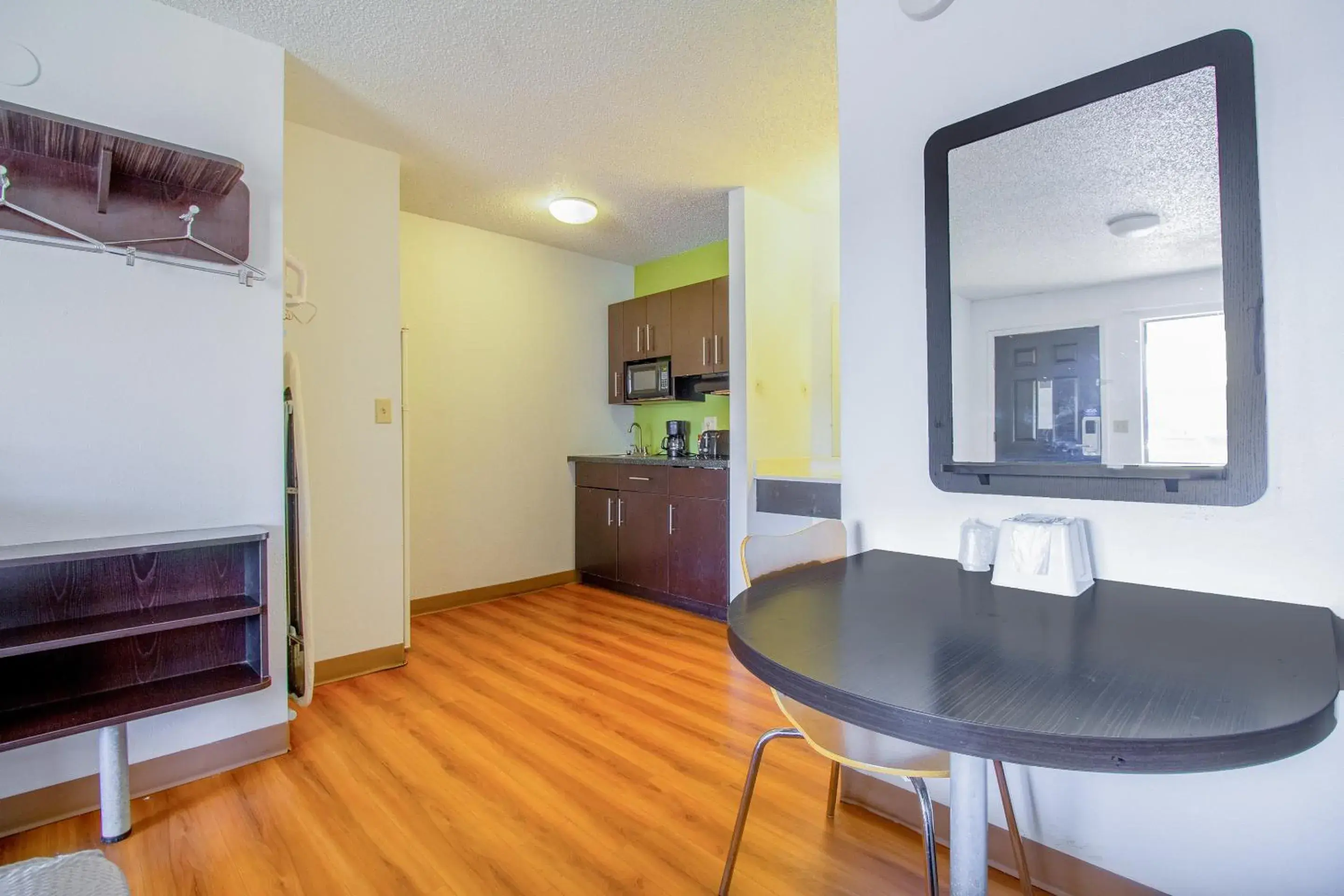Kitchen or kitchenette, TV/Entertainment Center in Studio Inn Extended Stay Oklahoma City Airport by OYO