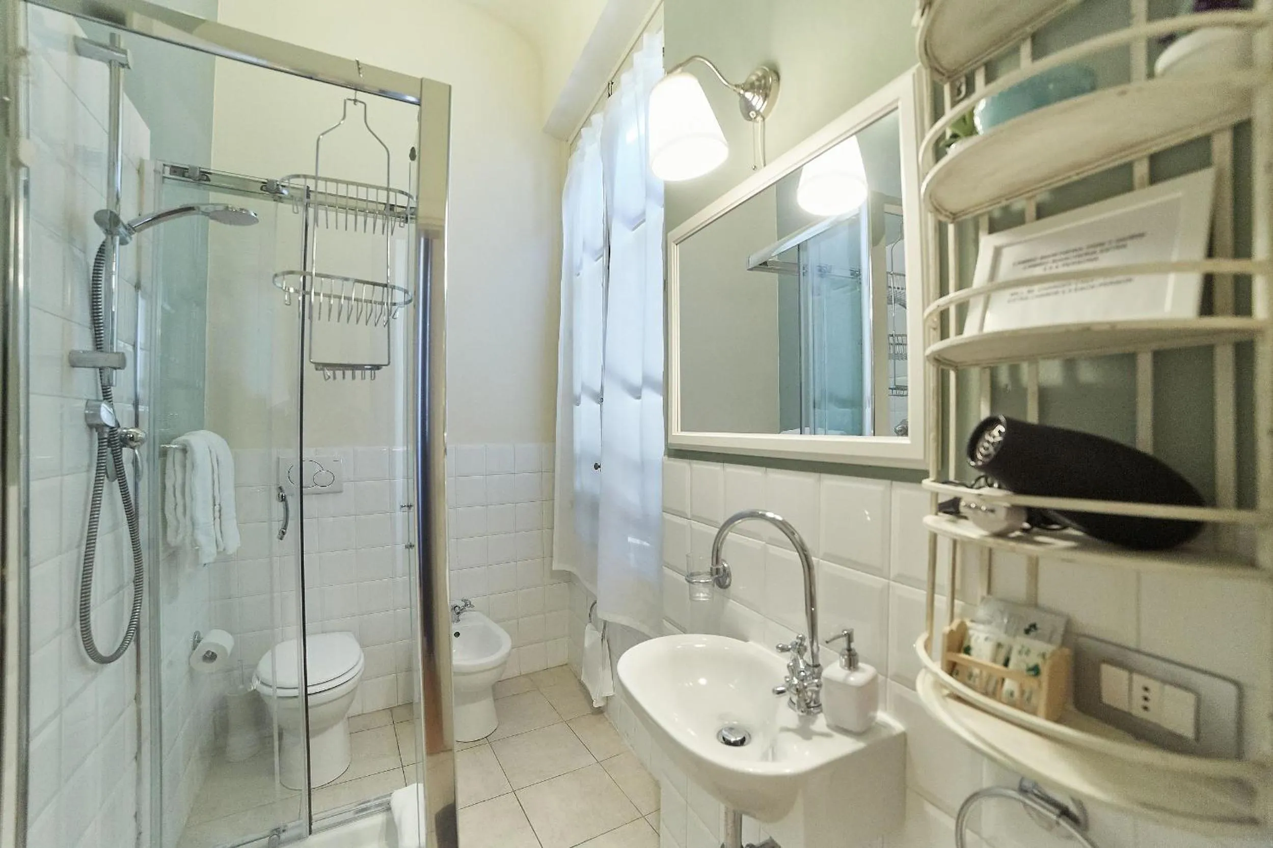 Shower in B&B Di Piazza Del Duomo